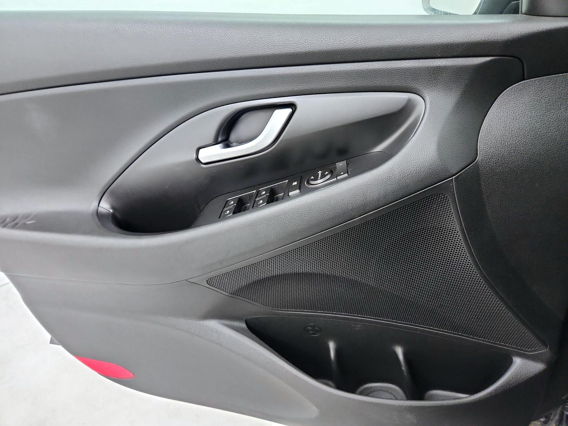 Thumbnail: 2018 Hyundai Elantra - 12