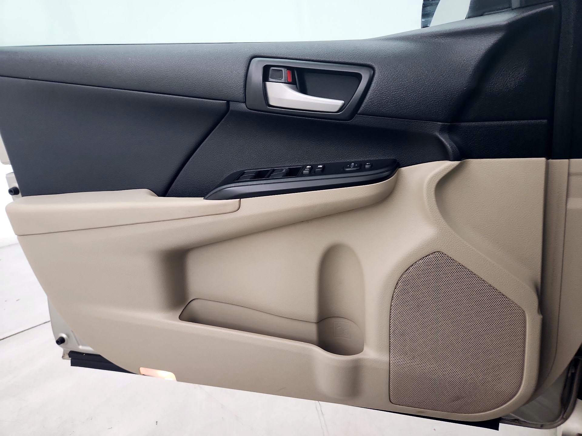 Thumbnail: 2013 Toyota Camry - 12