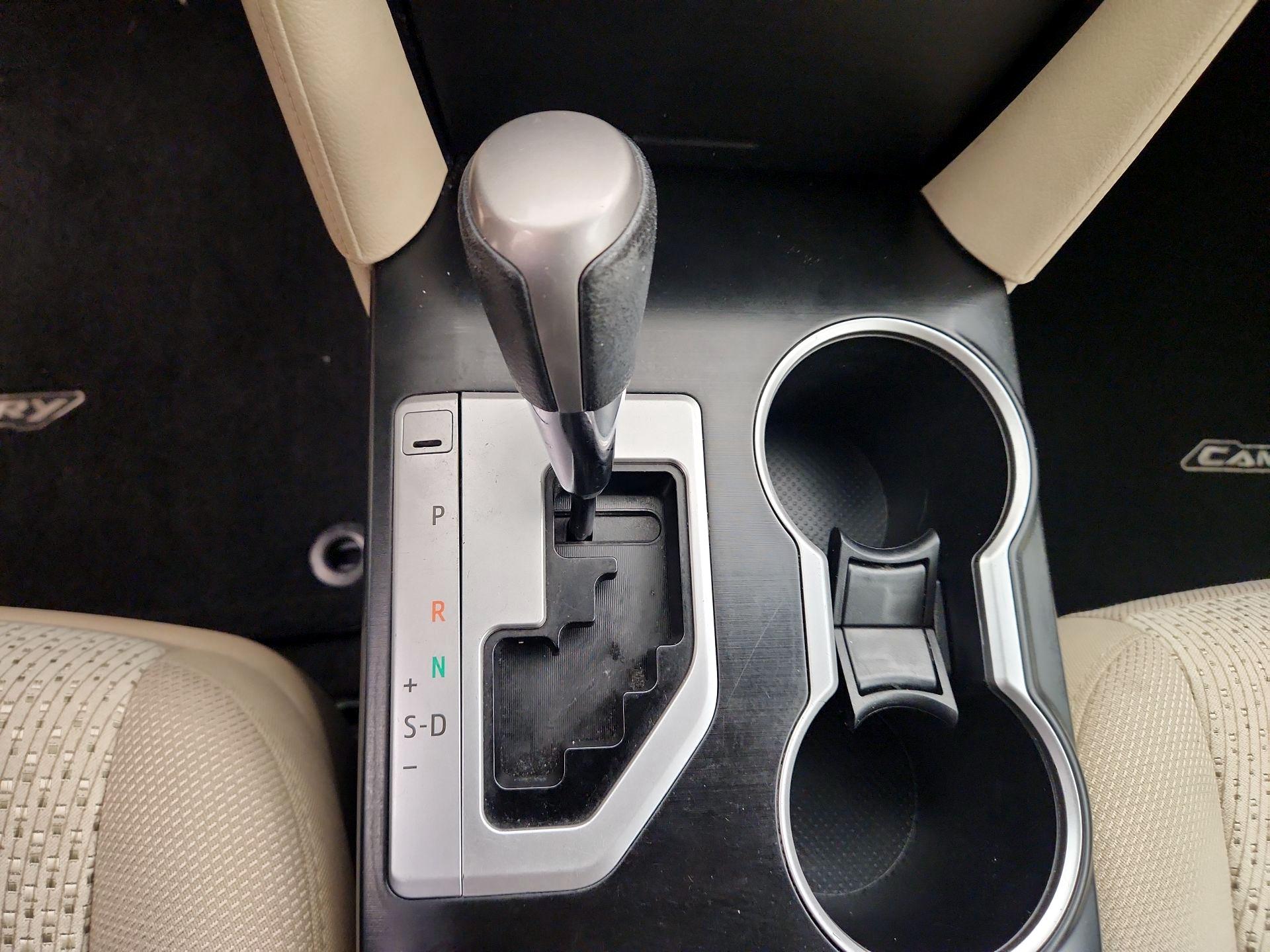 Thumbnail: 2013 Toyota Camry - 16