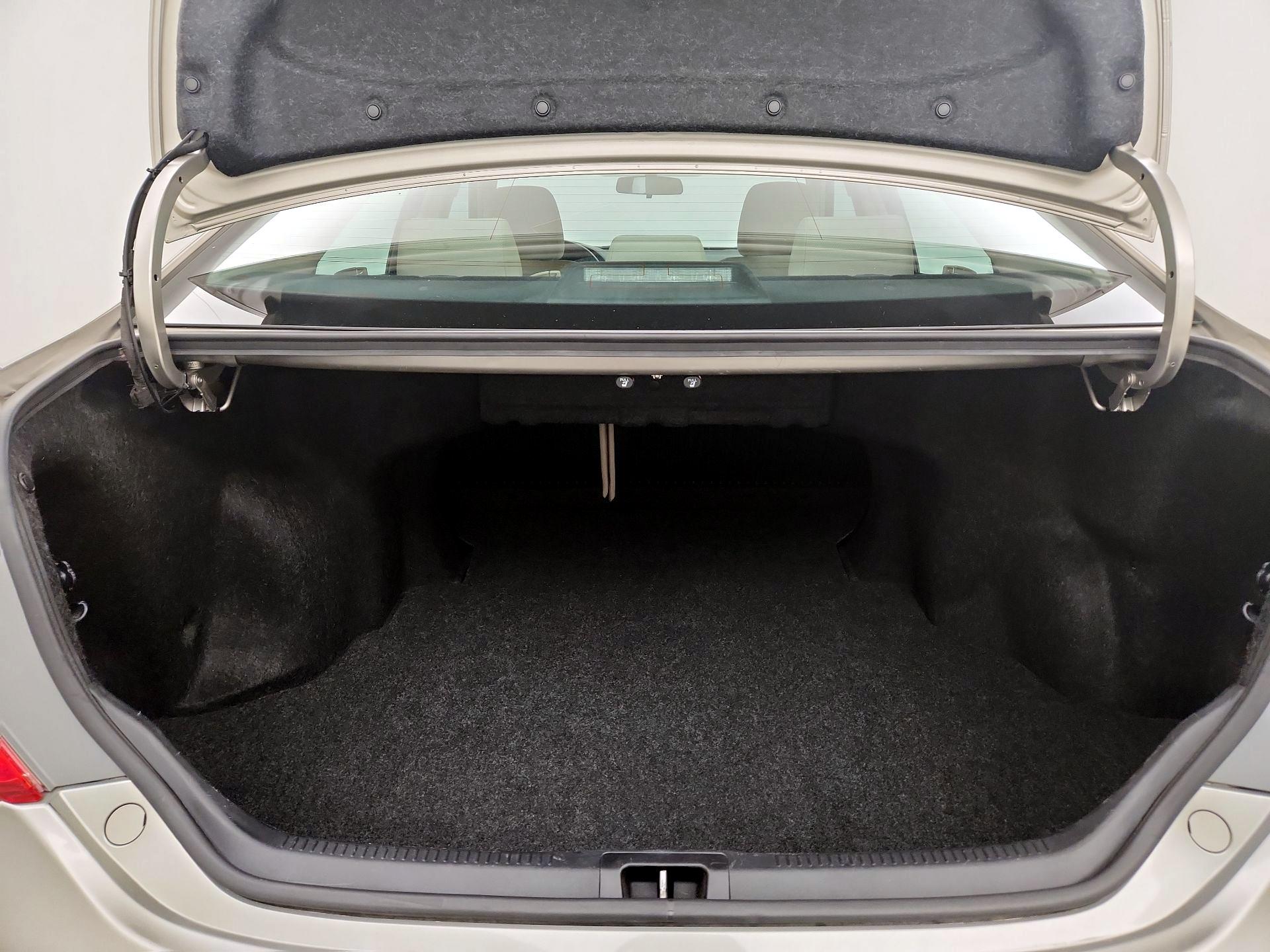 Thumbnail: 2013 Toyota Camry - 19