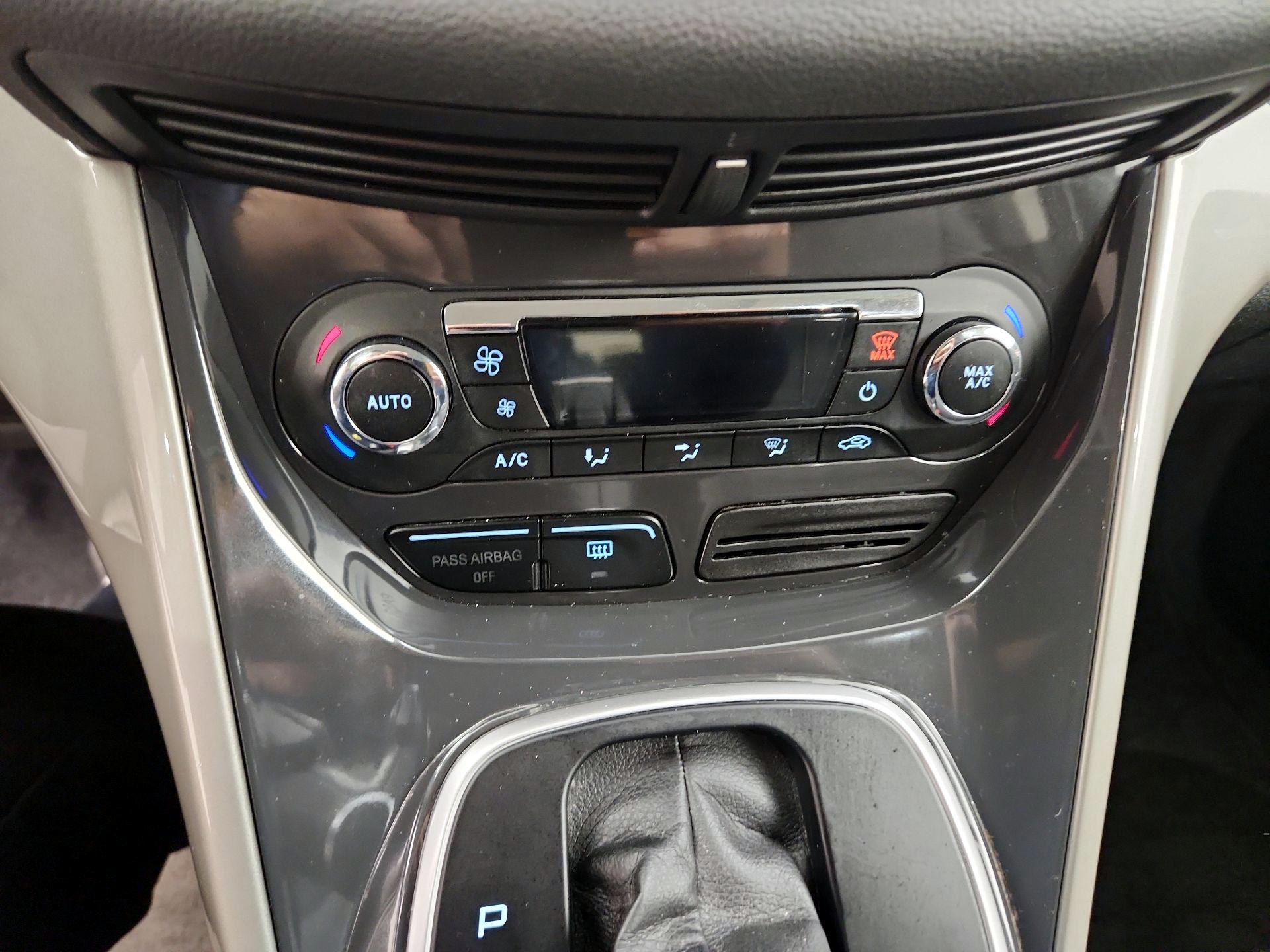 Thumbnail: 2013 Ford Escape - 15