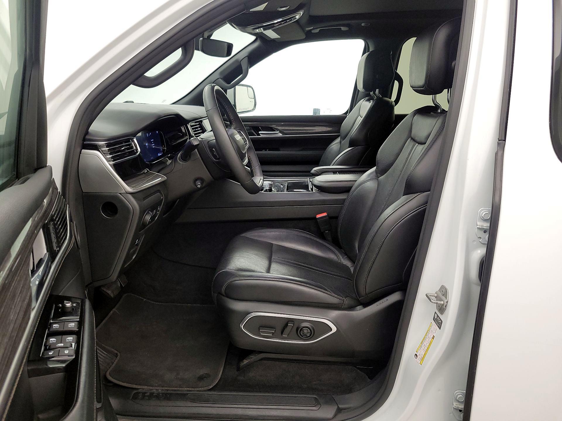 Thumbnail: 2022 Jeep Wagoneer - 11