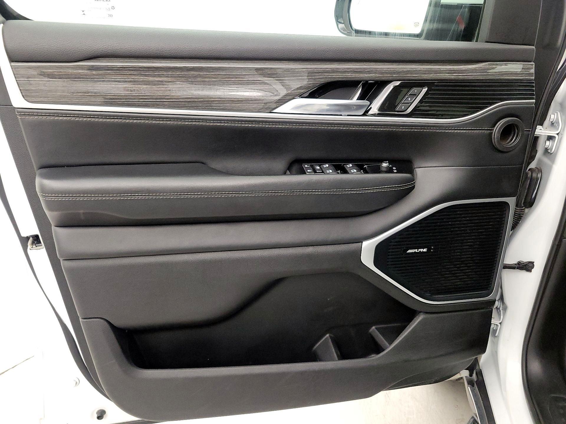 Thumbnail: 2022 Jeep Wagoneer - 12