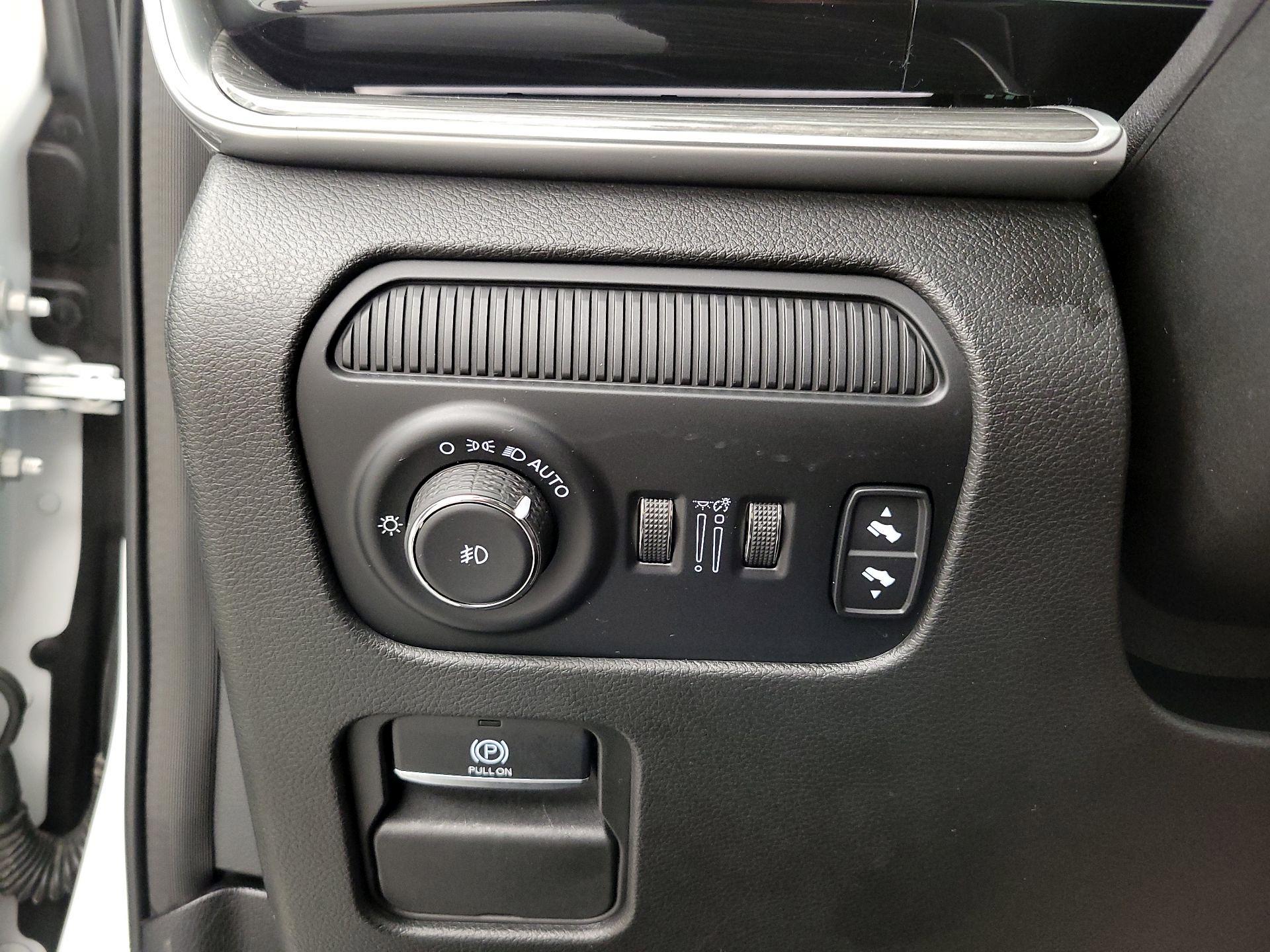 Thumbnail: 2022 Jeep Wagoneer - 13