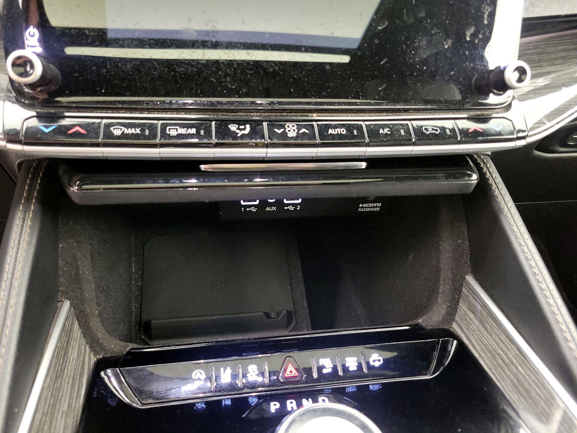 Thumbnail: 2022 Jeep Wagoneer - 16