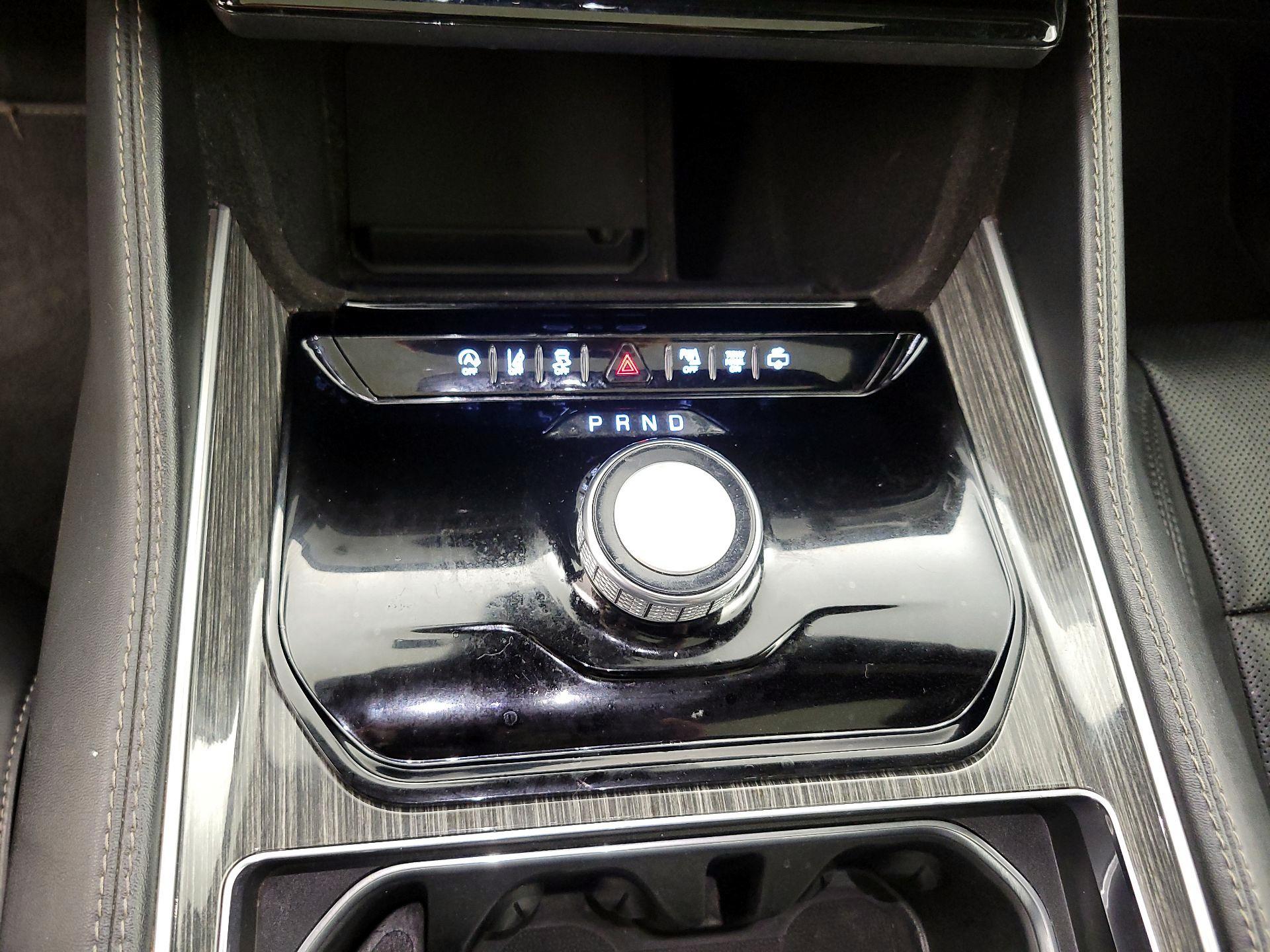 Thumbnail: 2022 Jeep Wagoneer - 17