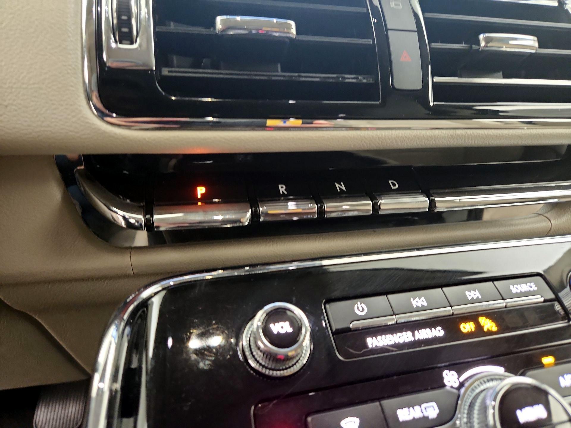 Thumbnail: 2018 Lincoln Navigator - 18