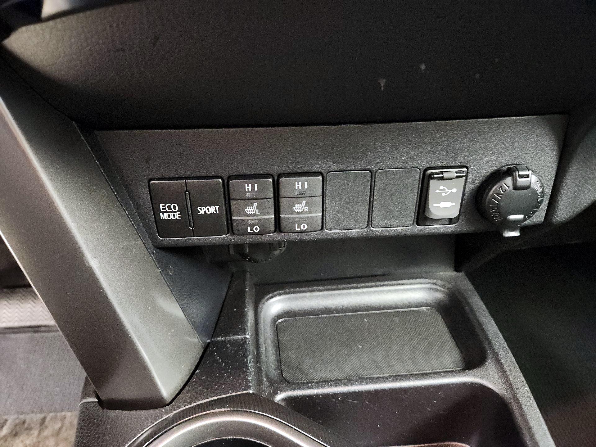 Thumbnail: 2018 Toyota RAV4 - 18