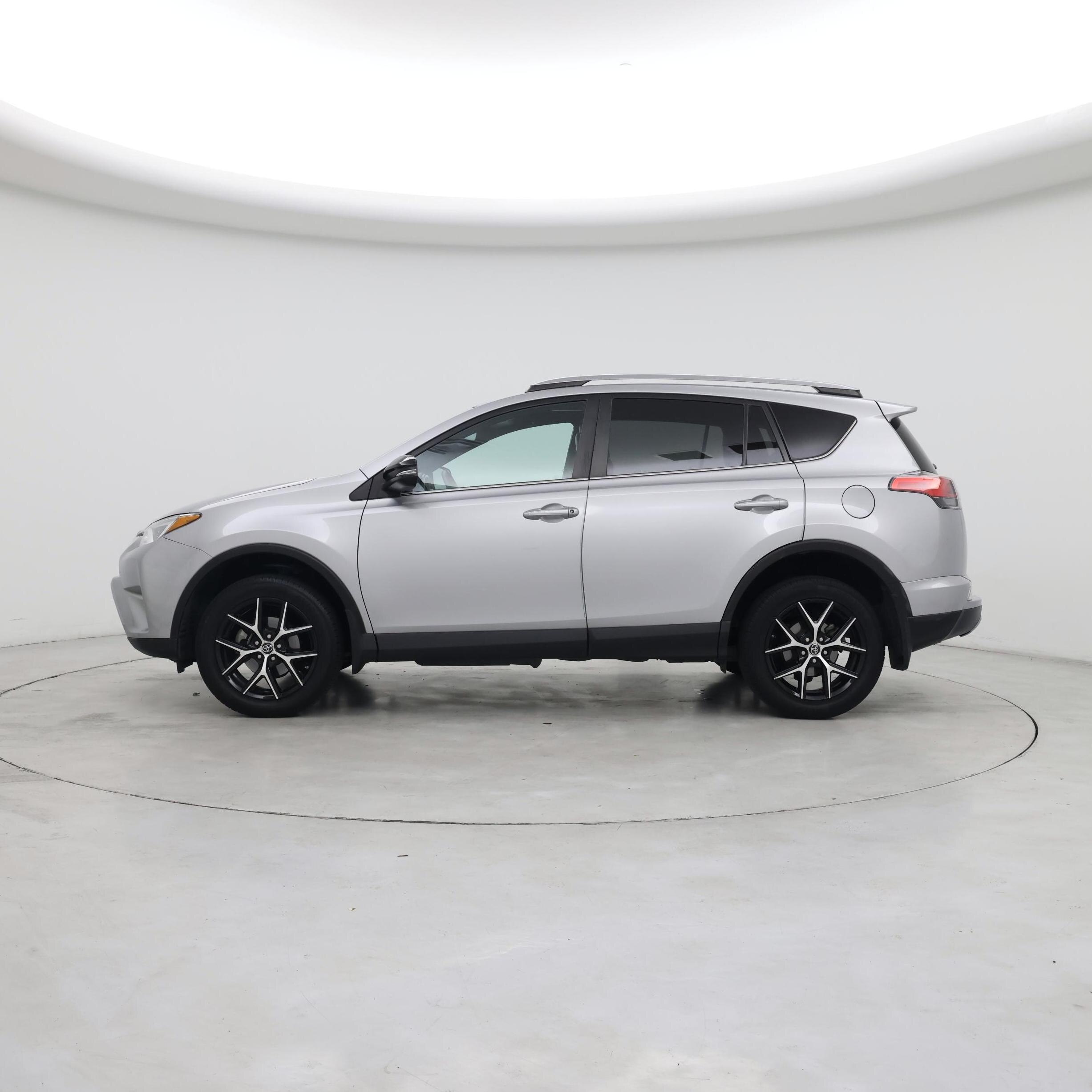 Thumbnail: 2018 Toyota RAV4 - 3