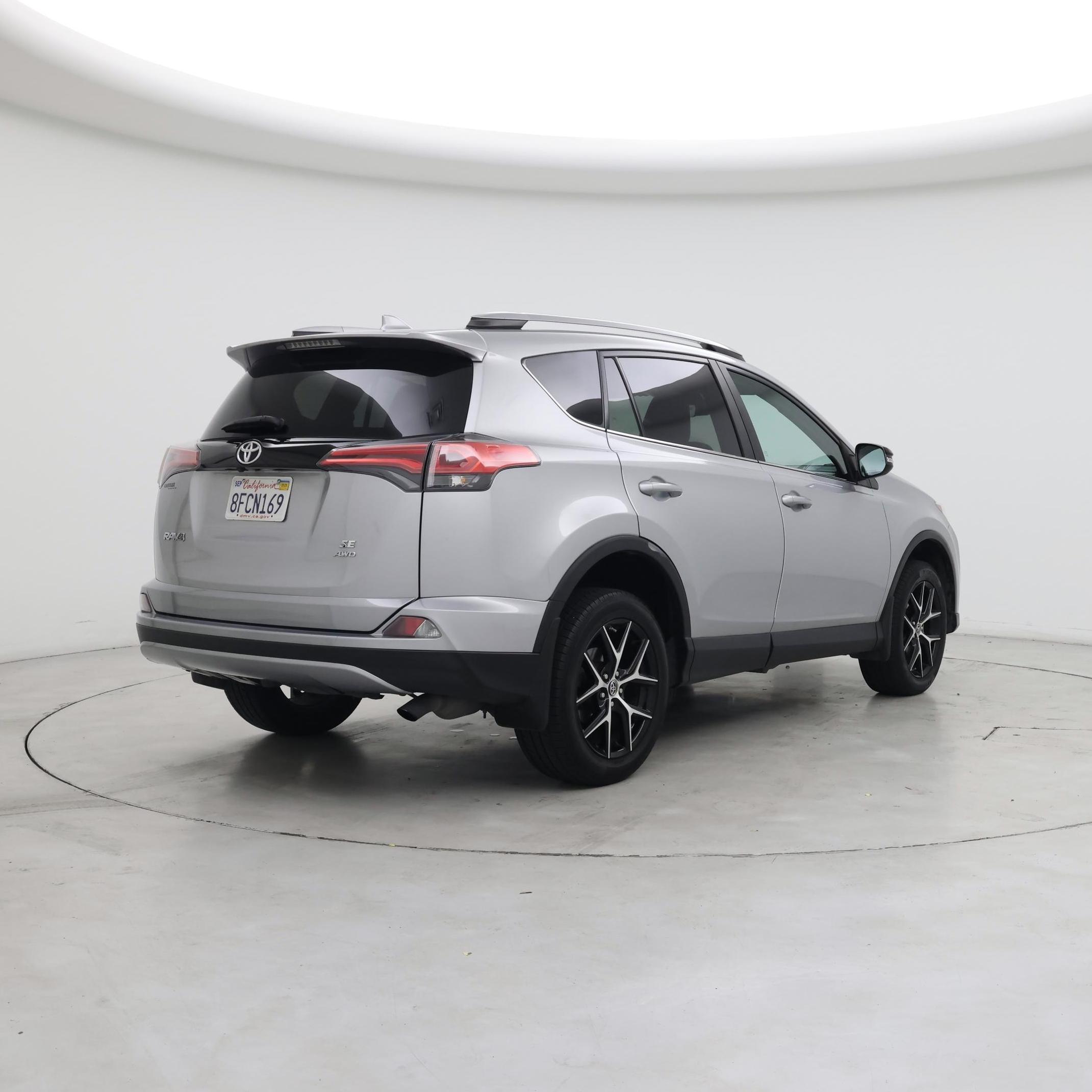 Thumbnail: 2018 Toyota RAV4 - 8