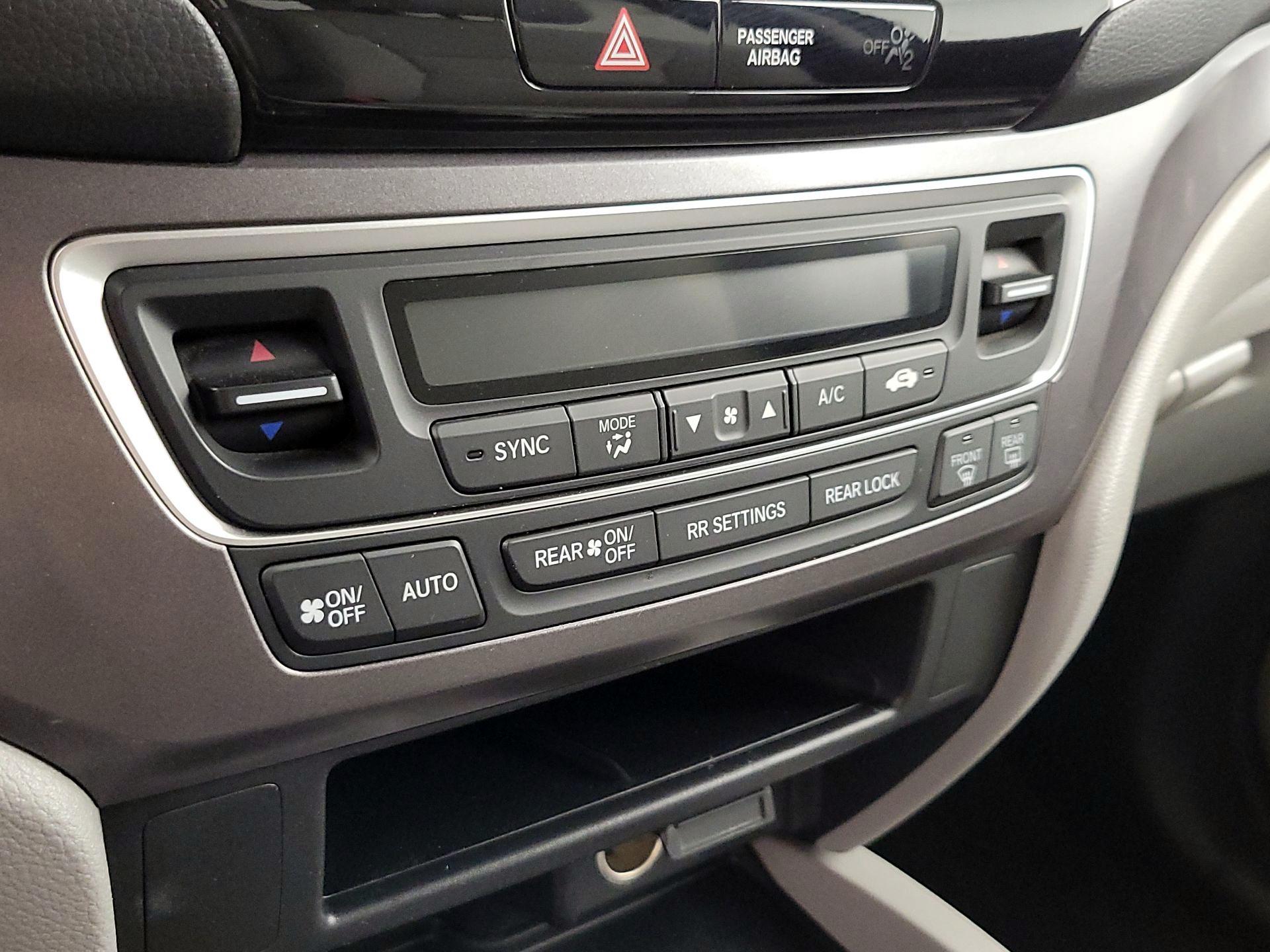 Thumbnail: 2016 Honda Pilot - 16
