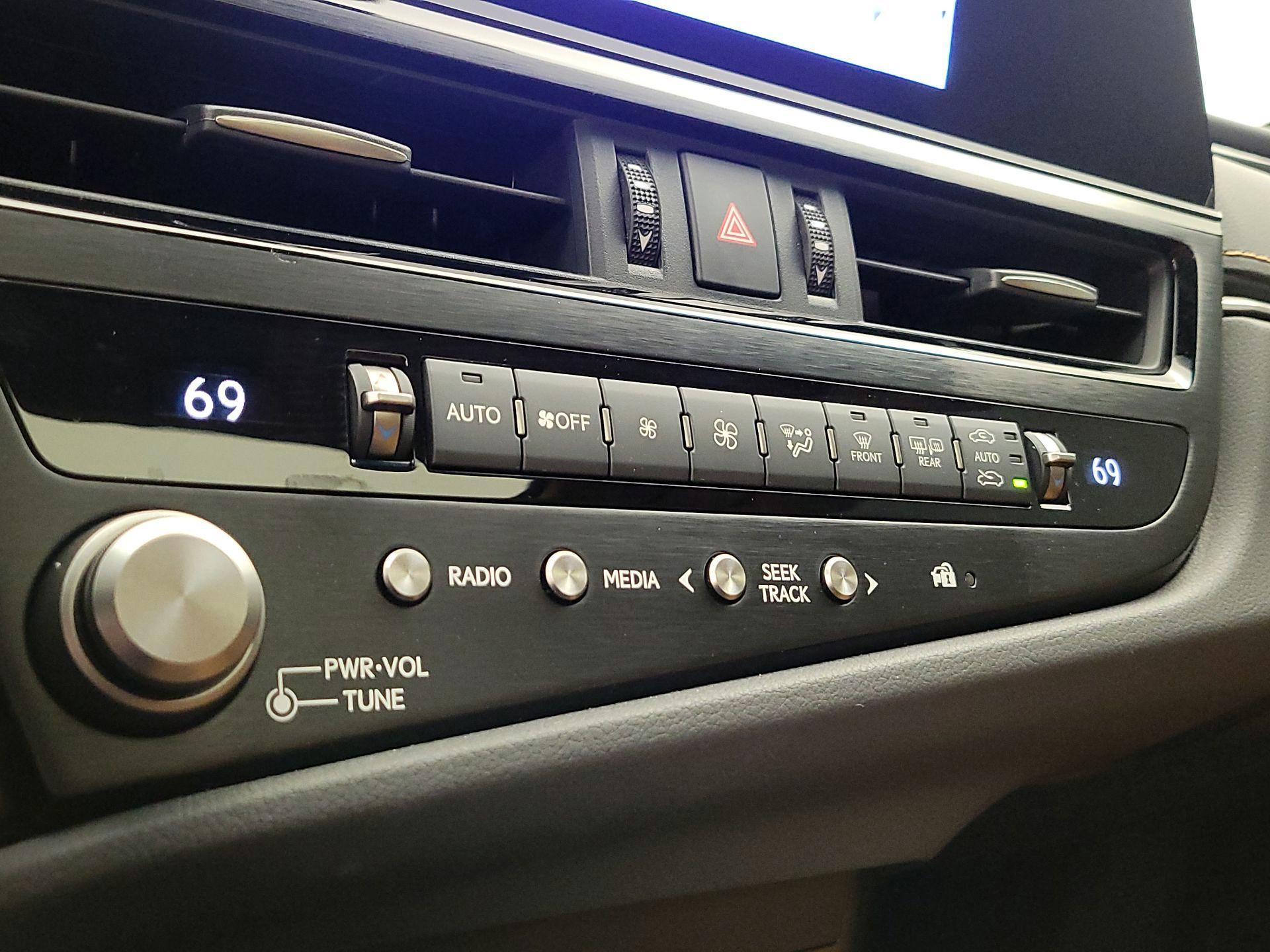 Thumbnail: 2025 Lexus ES - 15