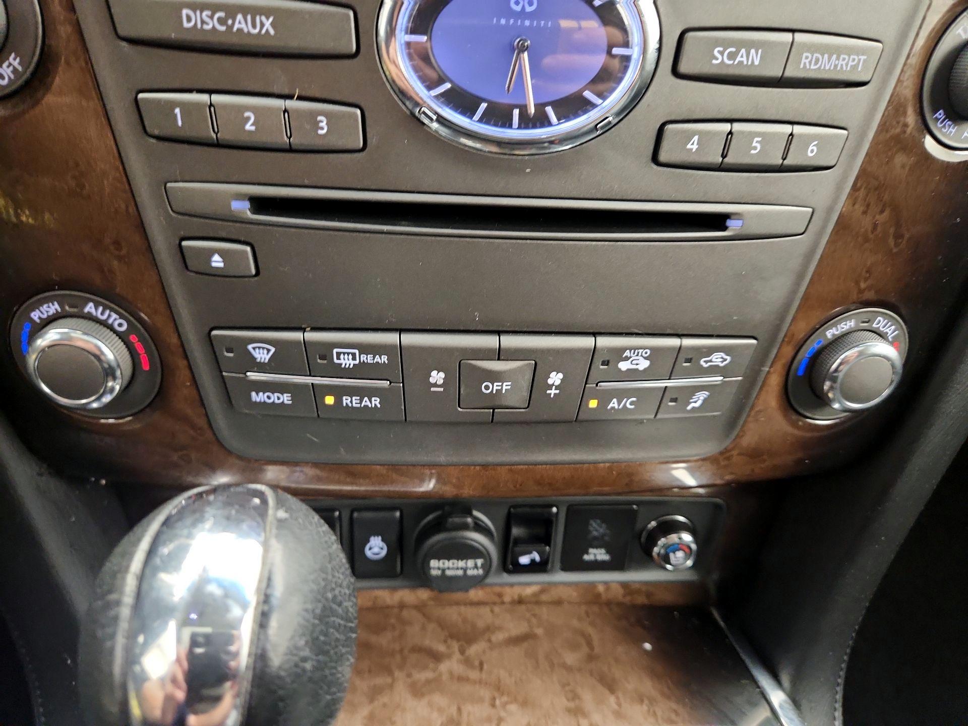Thumbnail: 2014 INFINITI QX80 - 16