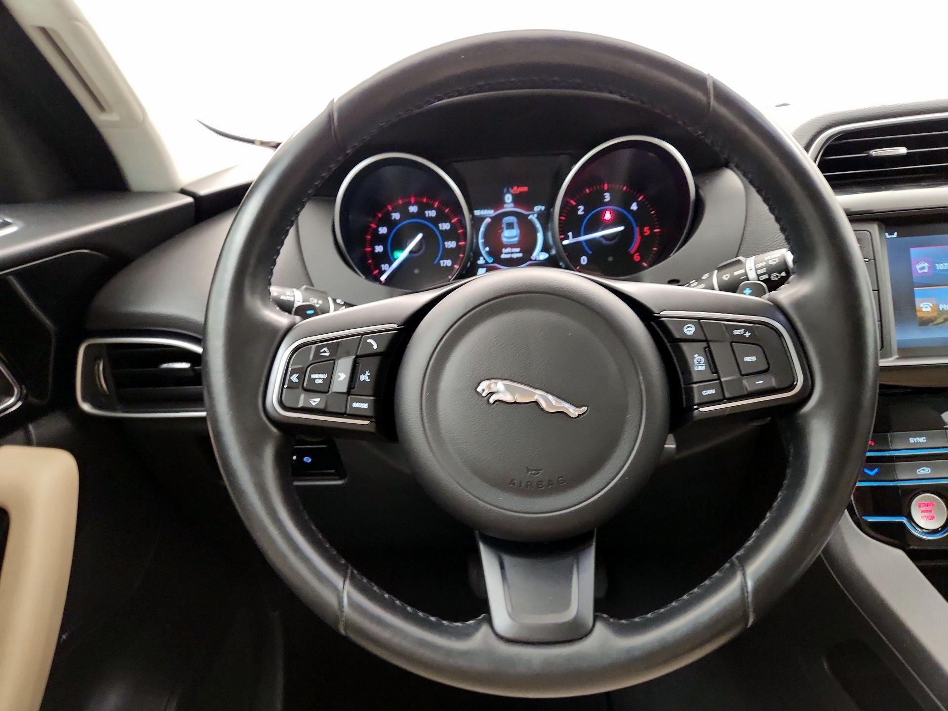 Thumbnail: 2018 Jaguar F-Pace - 10