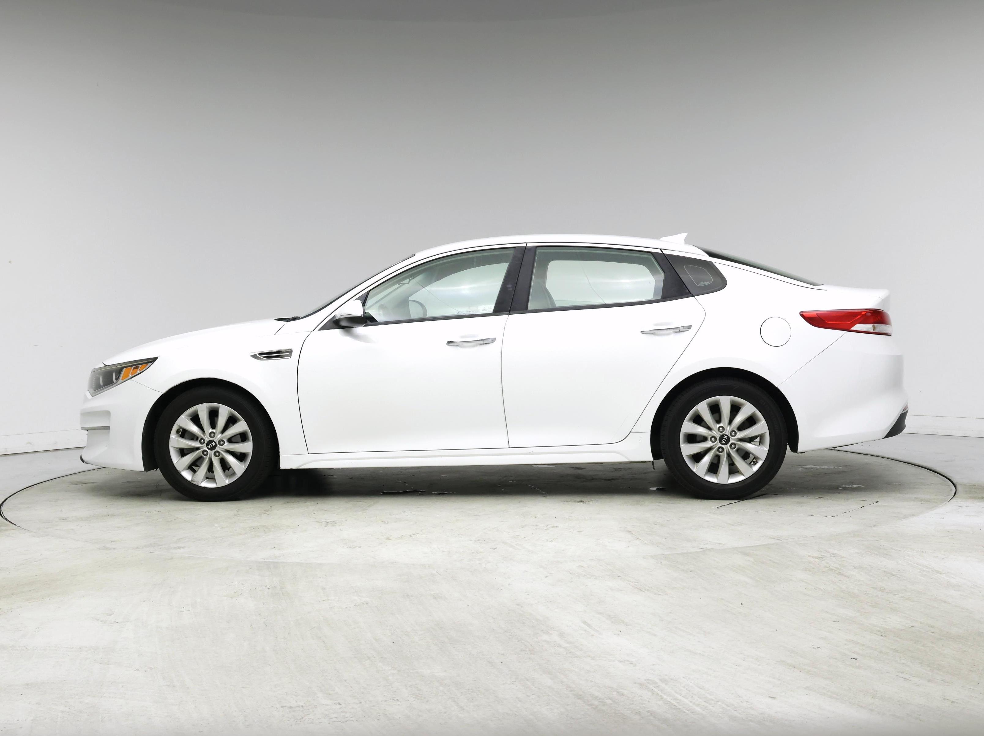 Thumbnail: 2016 Kia Optima - 3