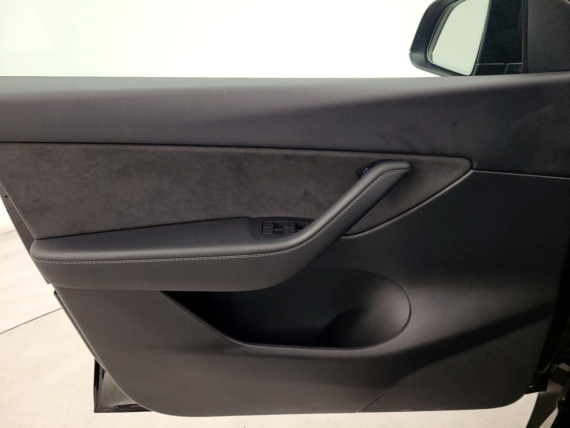 Thumbnail: 2022 Tesla Model Y - 12