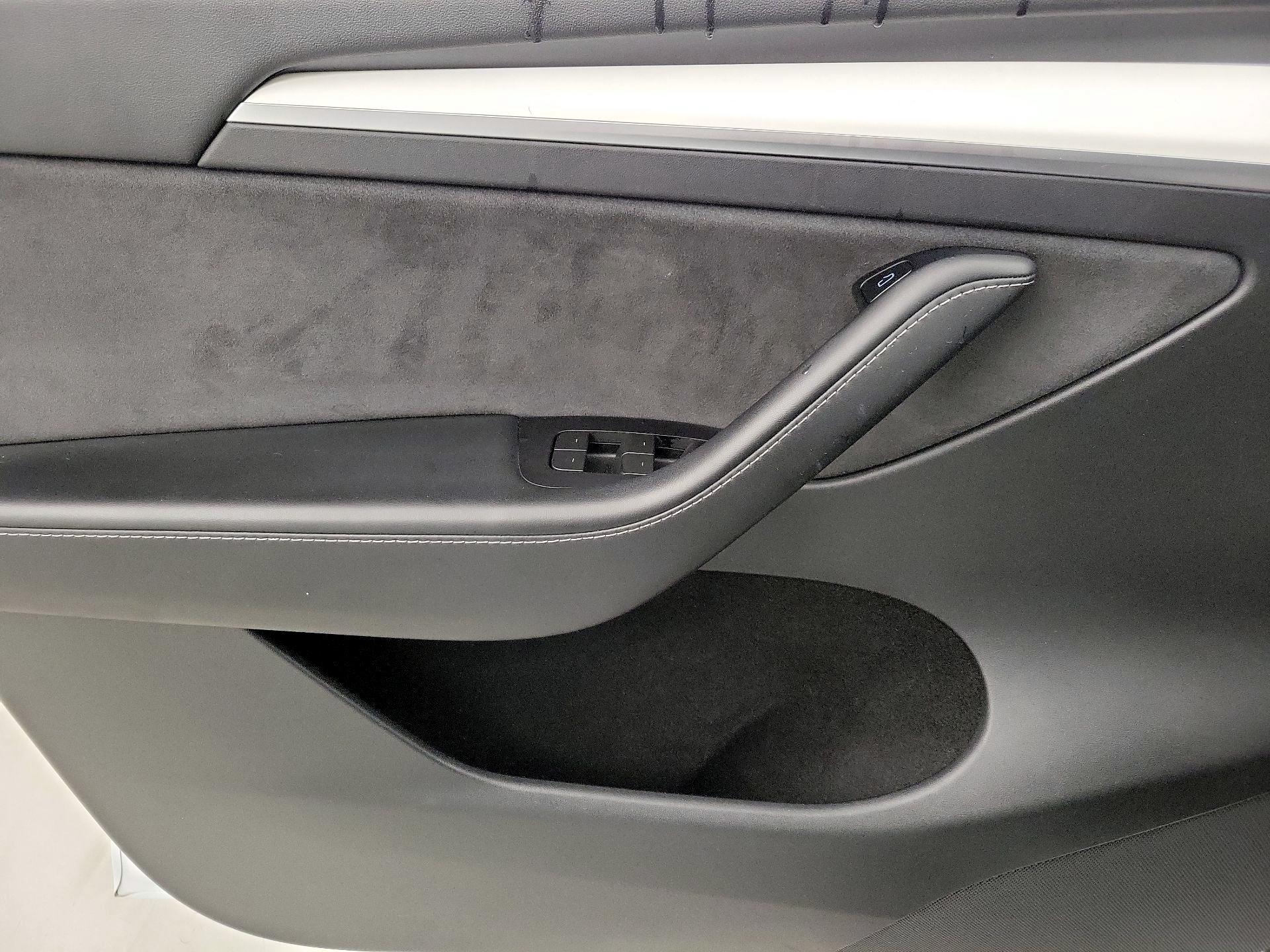 Thumbnail: 2022 Tesla Model Y - 12