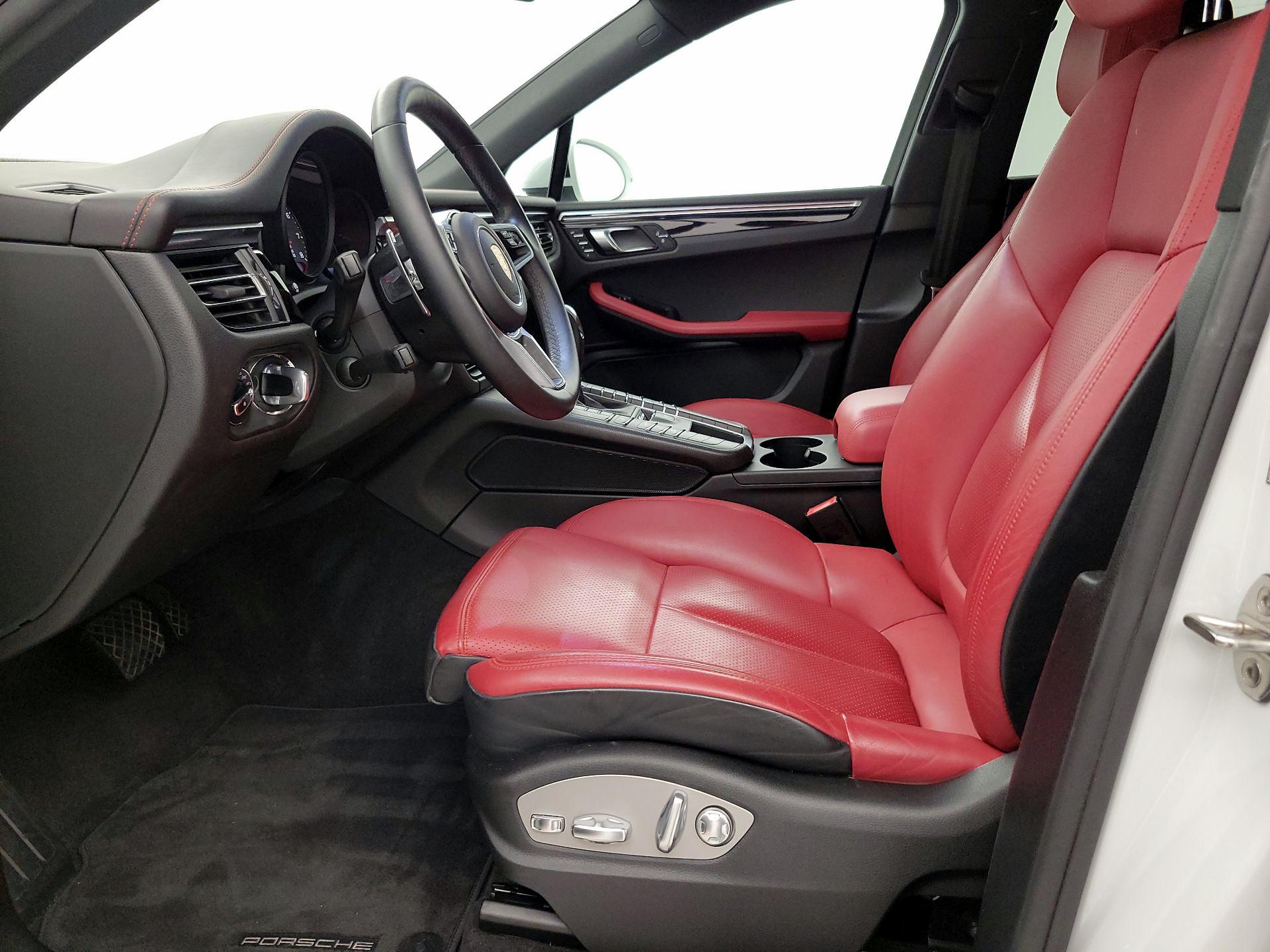 Thumbnail: 2020 Porsche Macan - 11