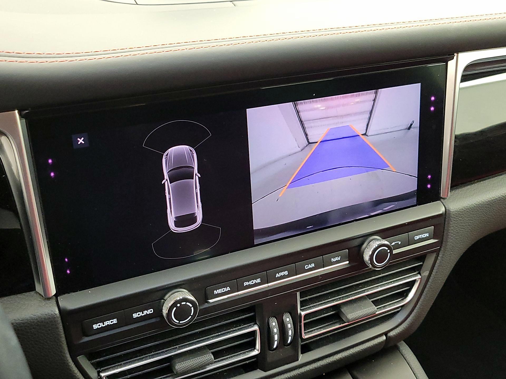 Thumbnail: 2020 Porsche Macan - 15