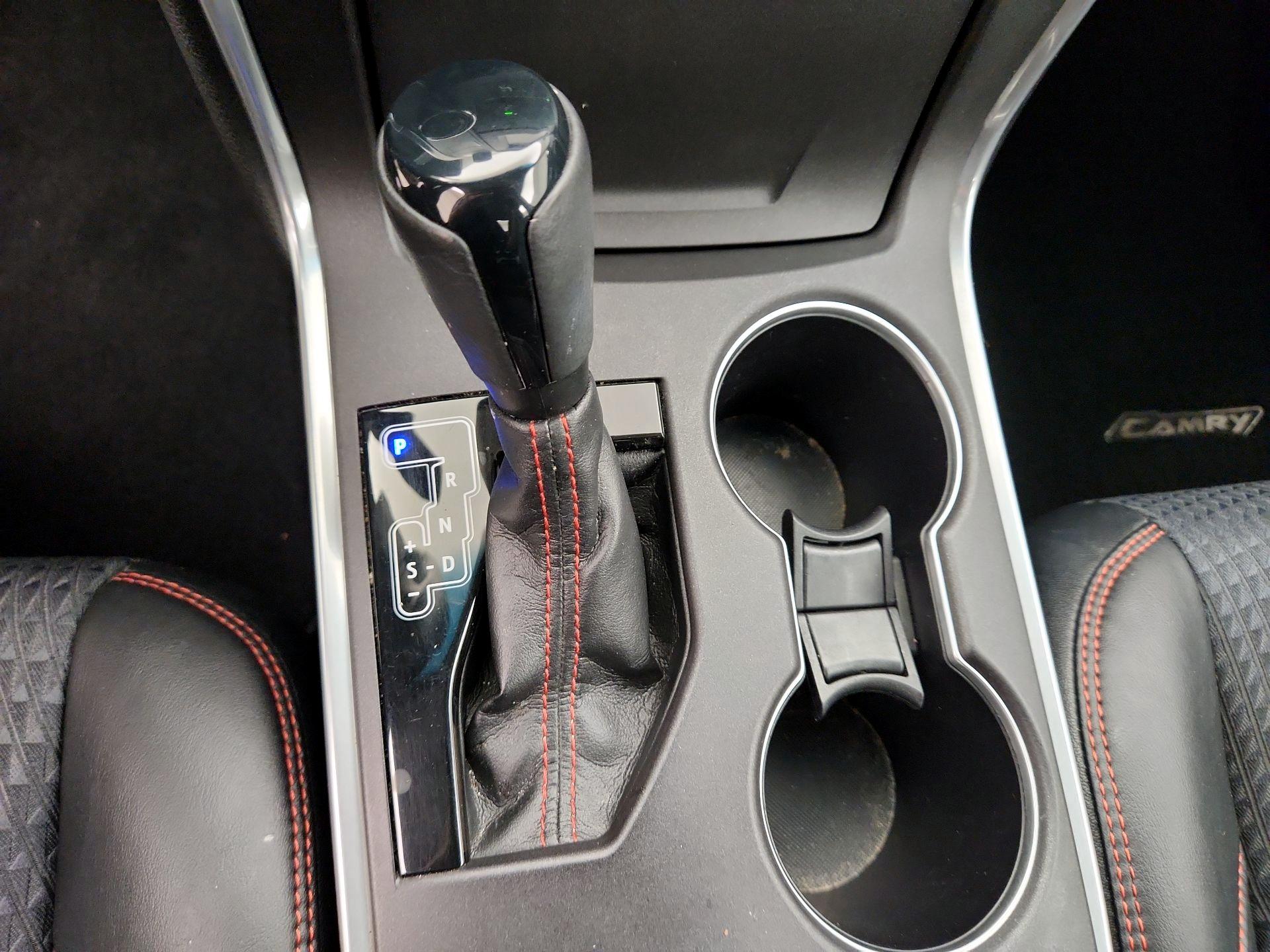Thumbnail: 2015 Toyota Camry - 16
