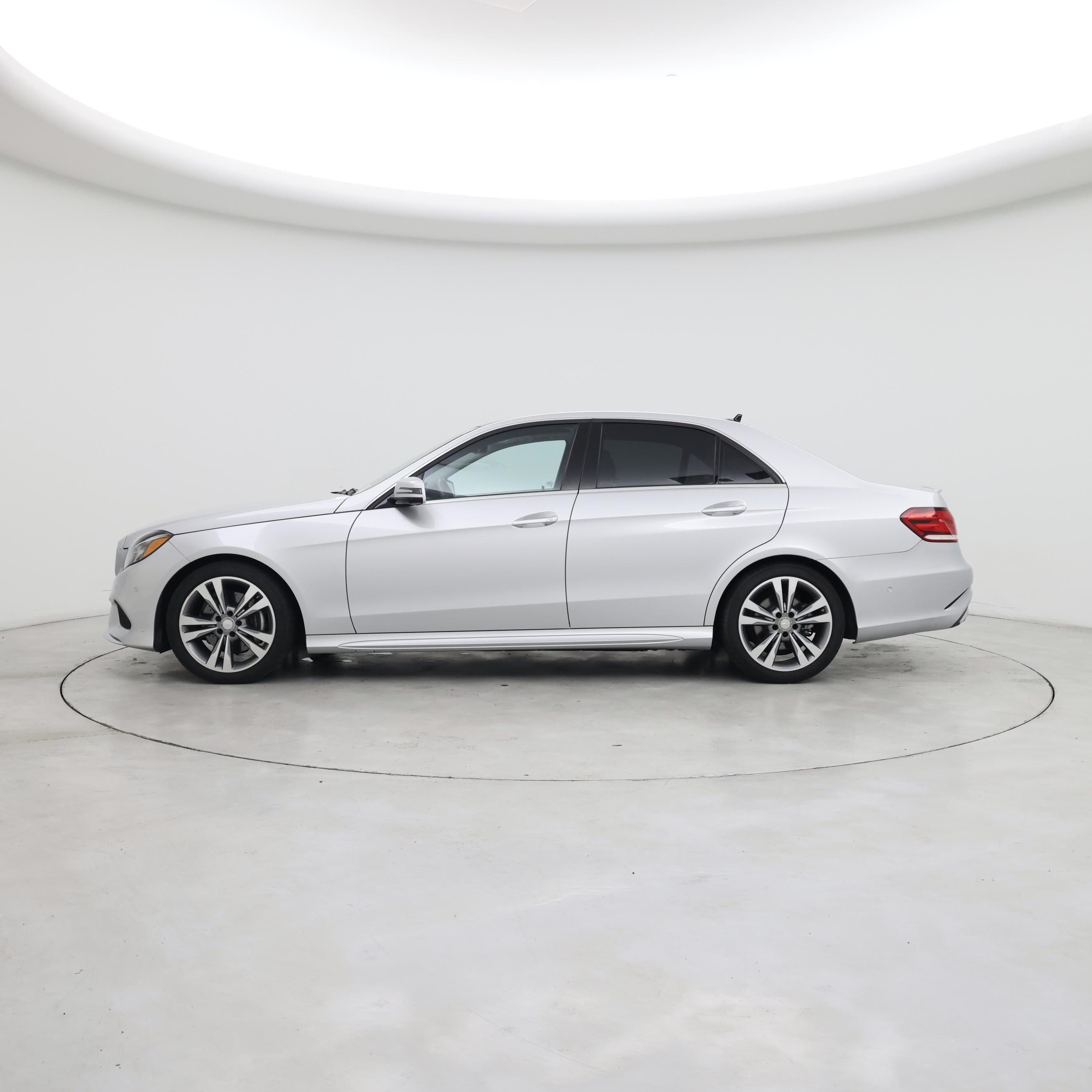 Thumbnail: 2016 Mercedes-Benz E-Class - 3
