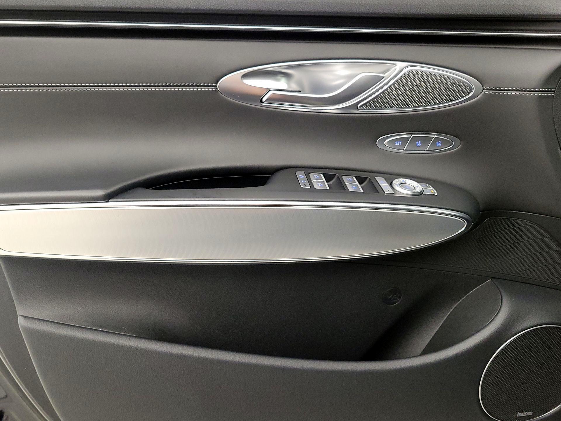 Thumbnail: 2022 Genesis GV70 - 12