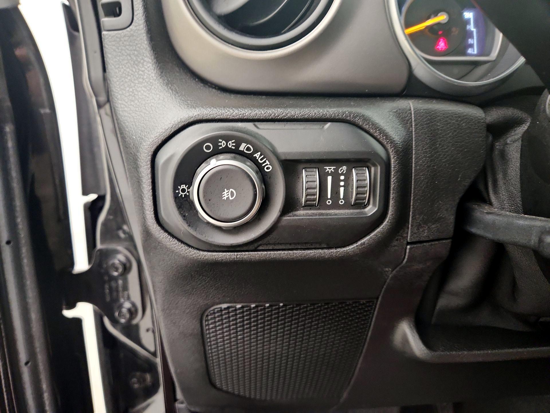 Thumbnail: 2018 Jeep Wrangler - 13