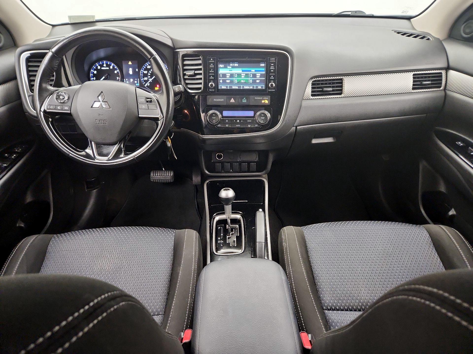 Thumbnail: 2017 Mitsubishi Outlander - 9