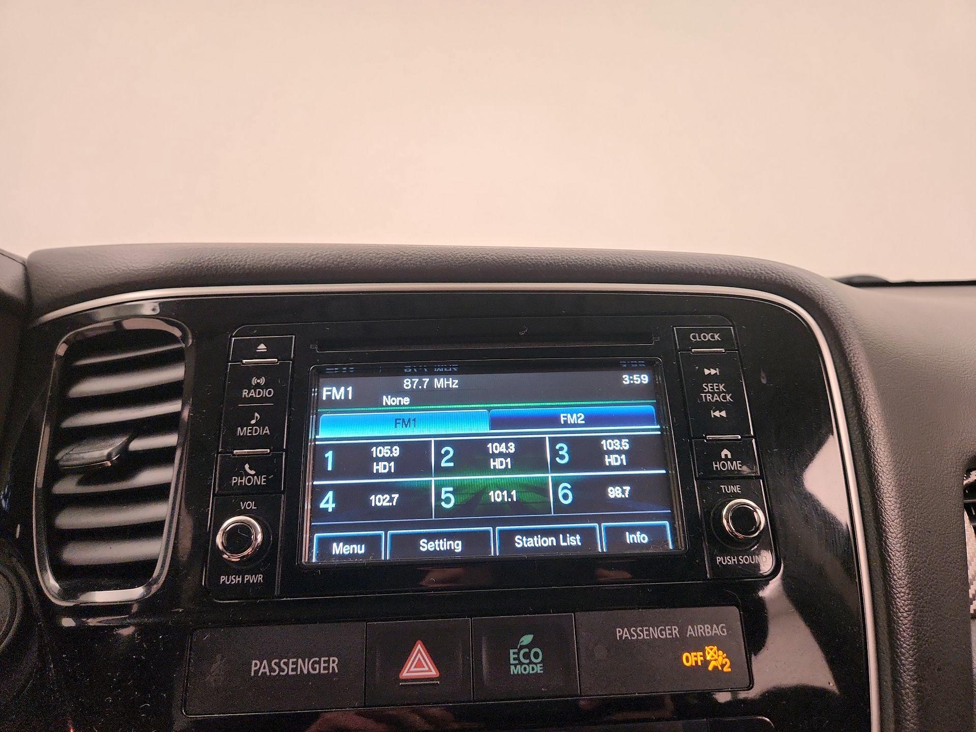 Thumbnail: 2017 Mitsubishi Outlander - 15