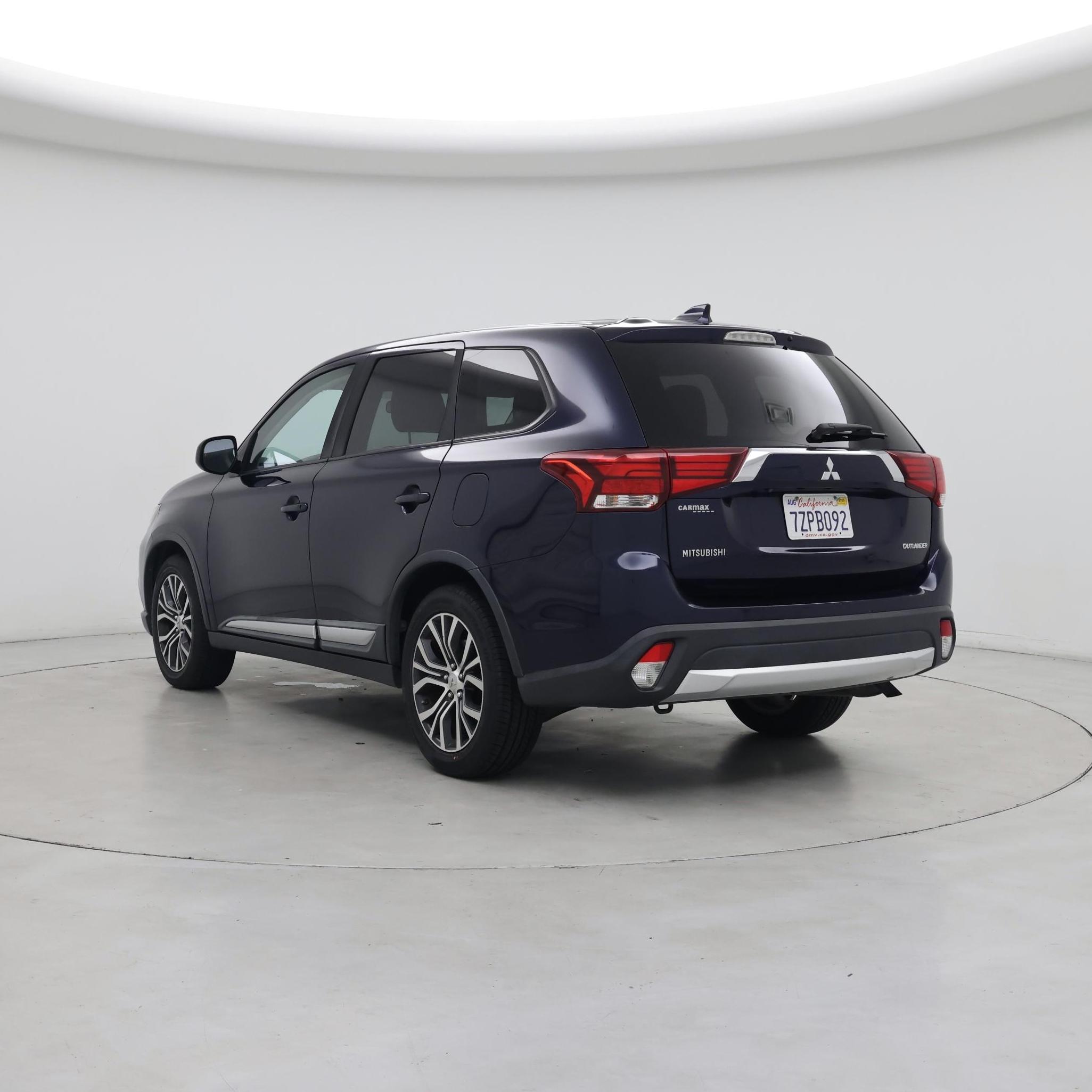 Thumbnail: 2017 Mitsubishi Outlander - 2