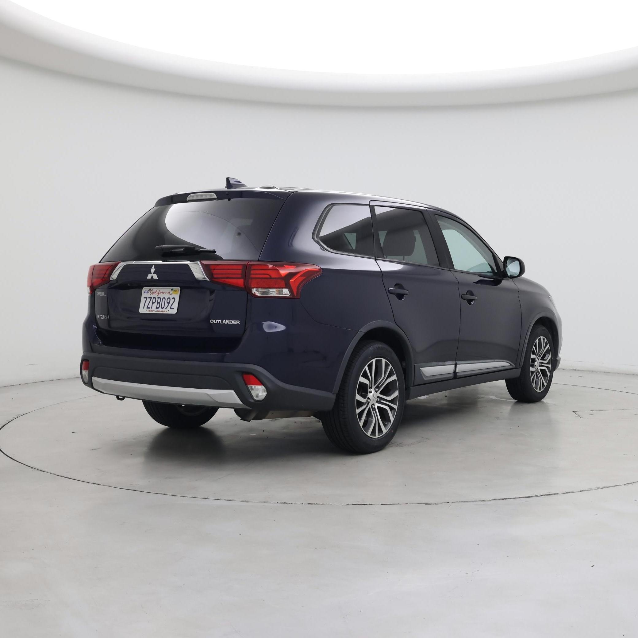 Thumbnail: 2017 Mitsubishi Outlander - 8