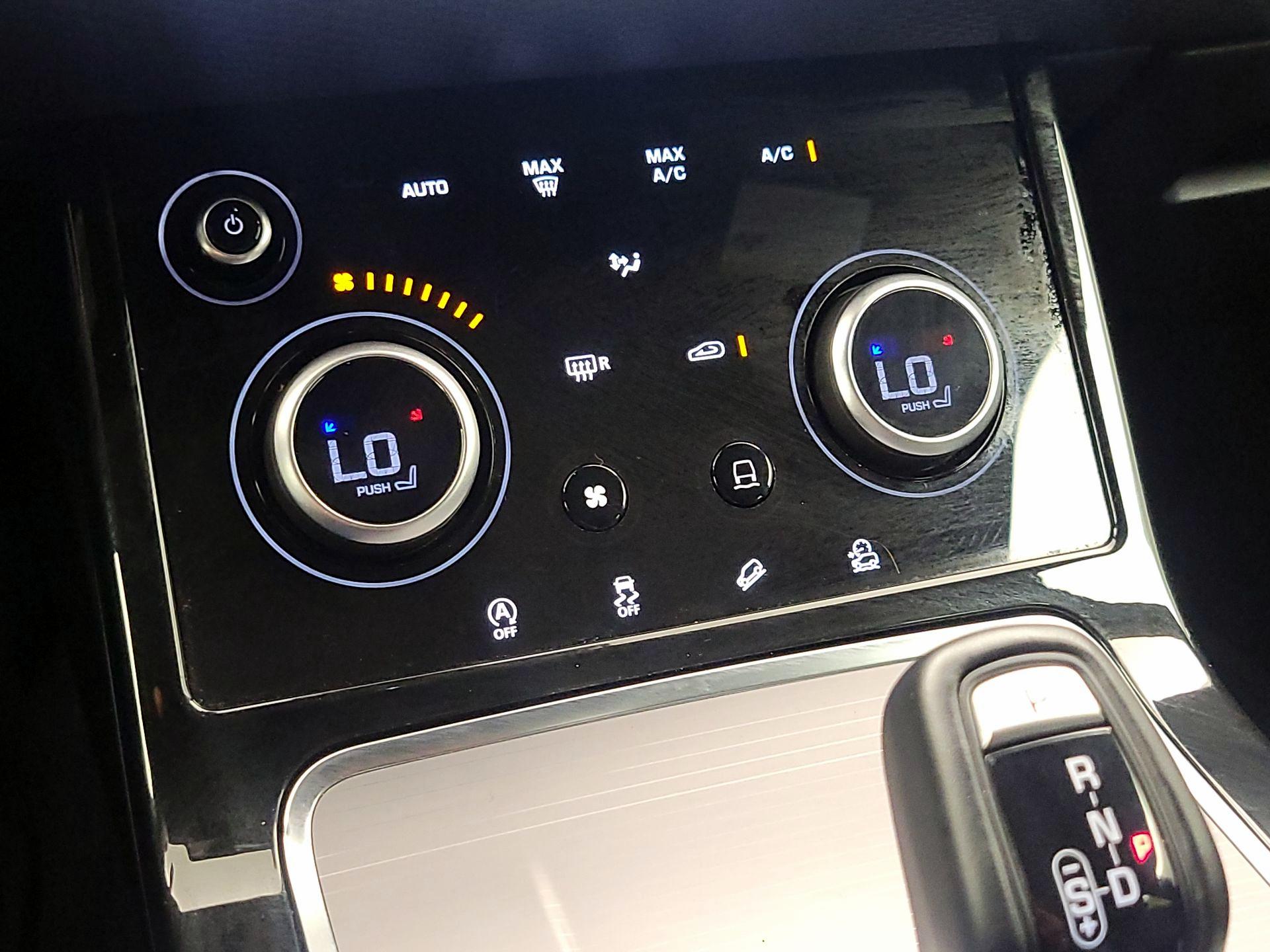 Thumbnail: 2021 Land Rover Range Rover Evoque - 15