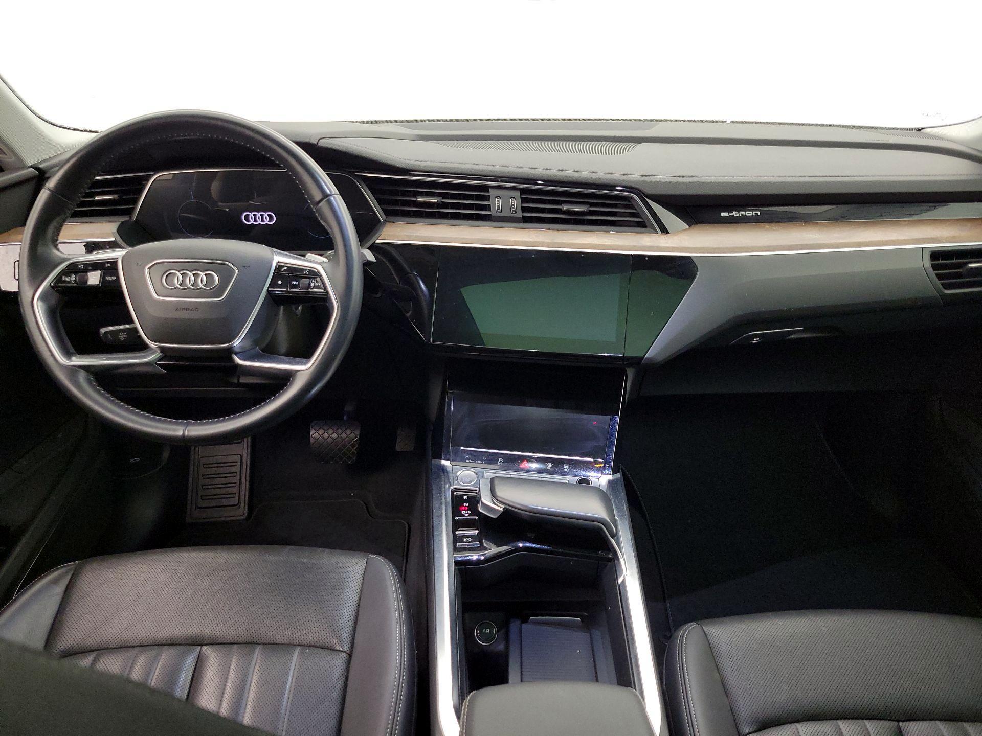 Thumbnail: 2020 Audi e-tron S - 9