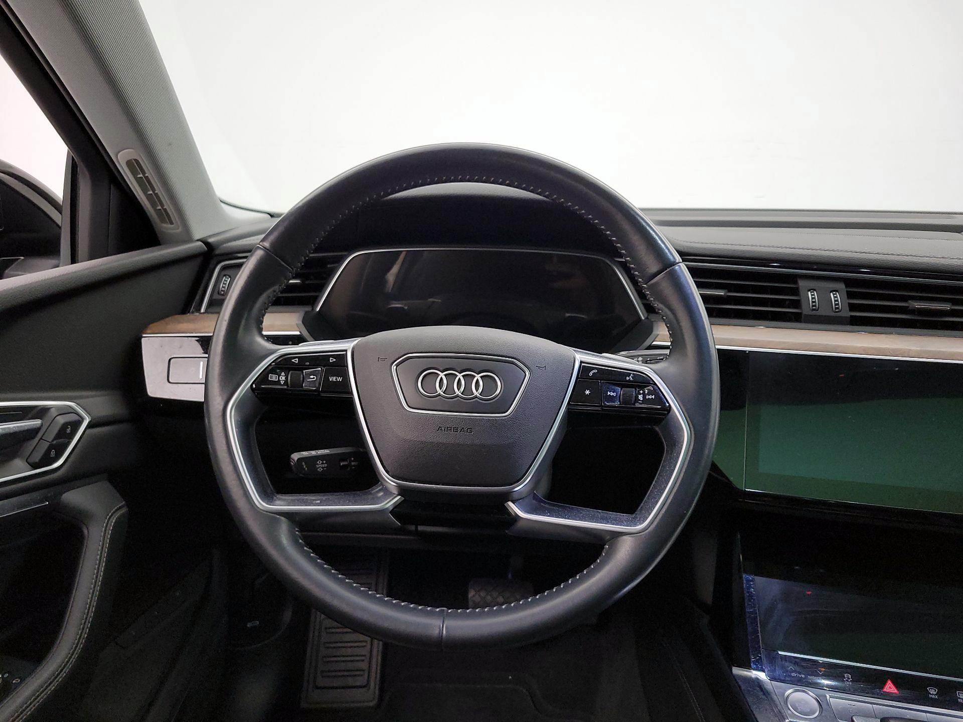 Thumbnail: 2020 Audi e-tron S - 10