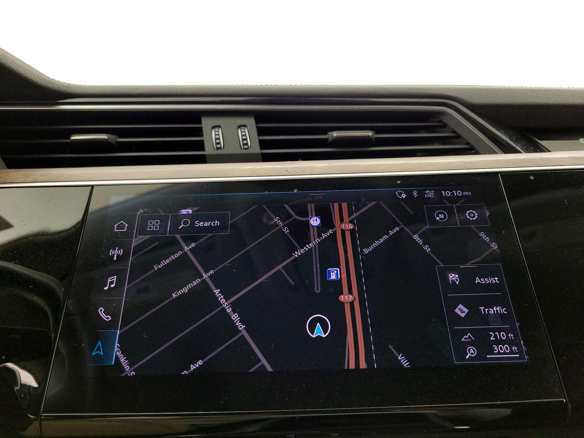 Thumbnail: 2020 Audi e-tron S - 14