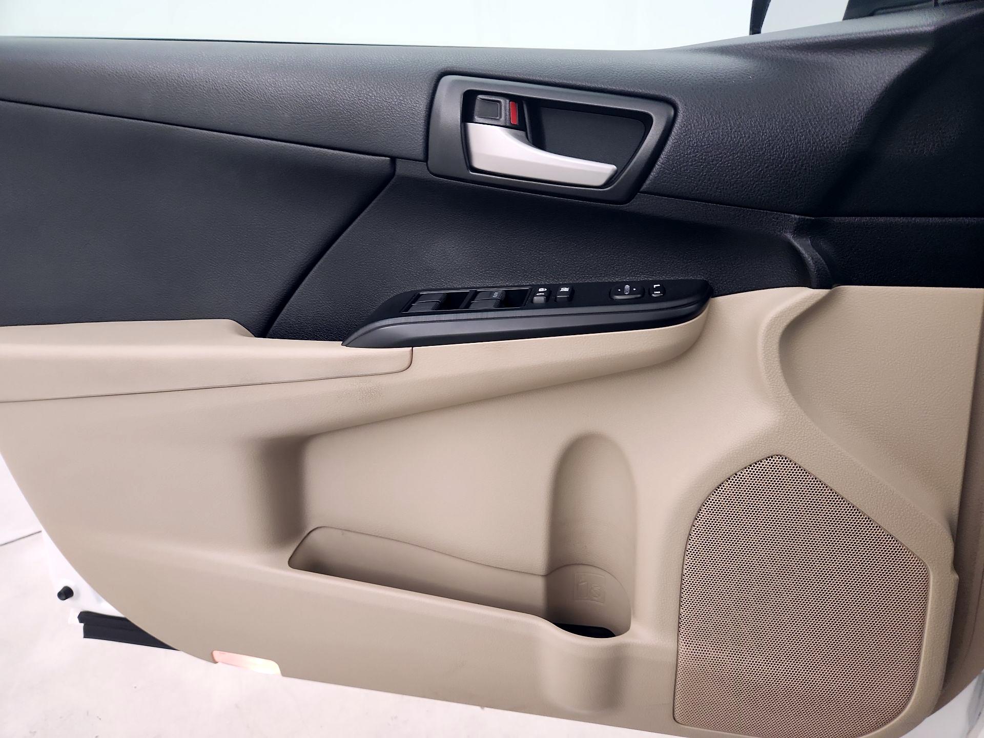 Thumbnail: 2014 Toyota Camry - 12