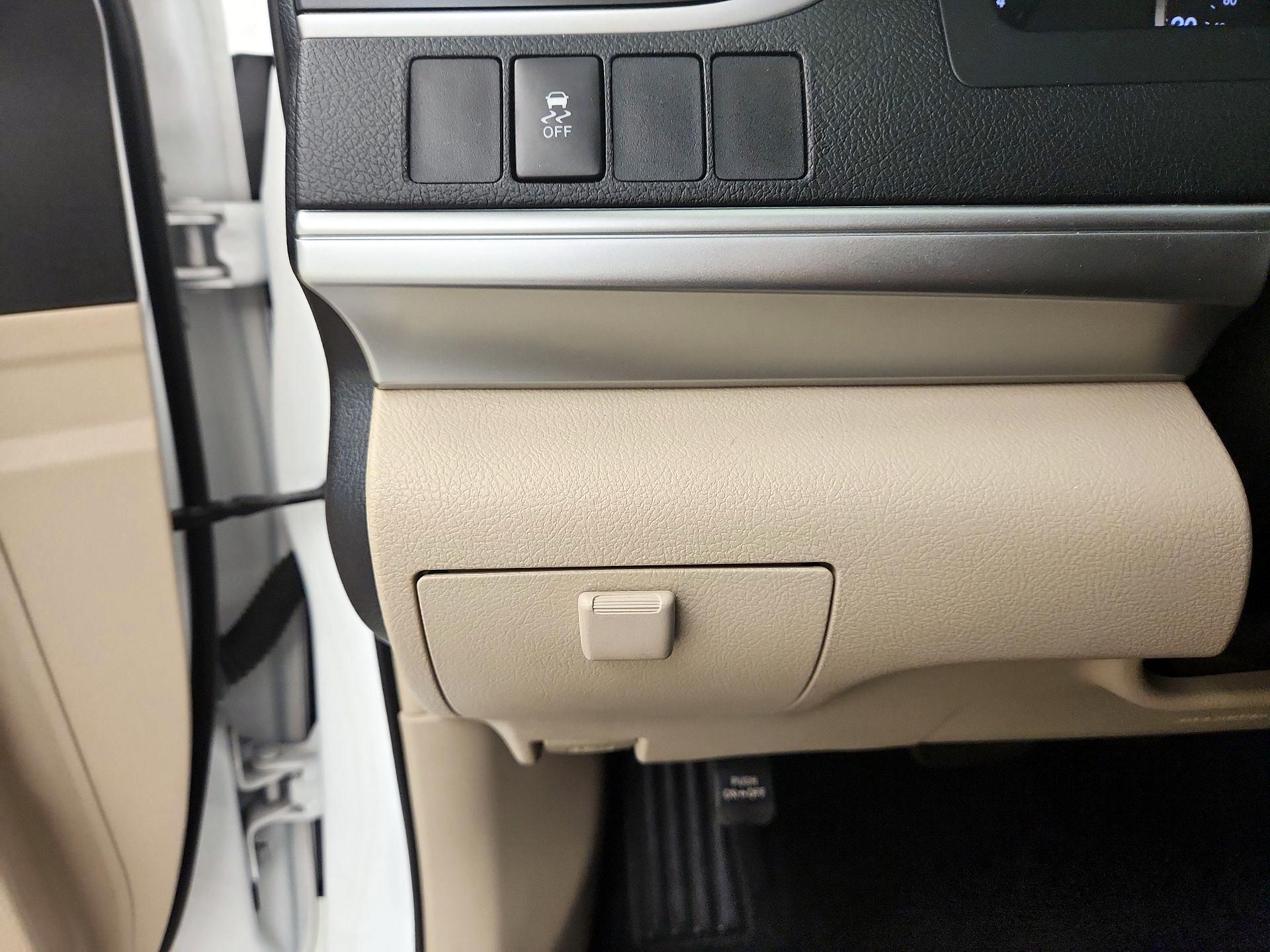 Thumbnail: 2014 Toyota Camry - 13