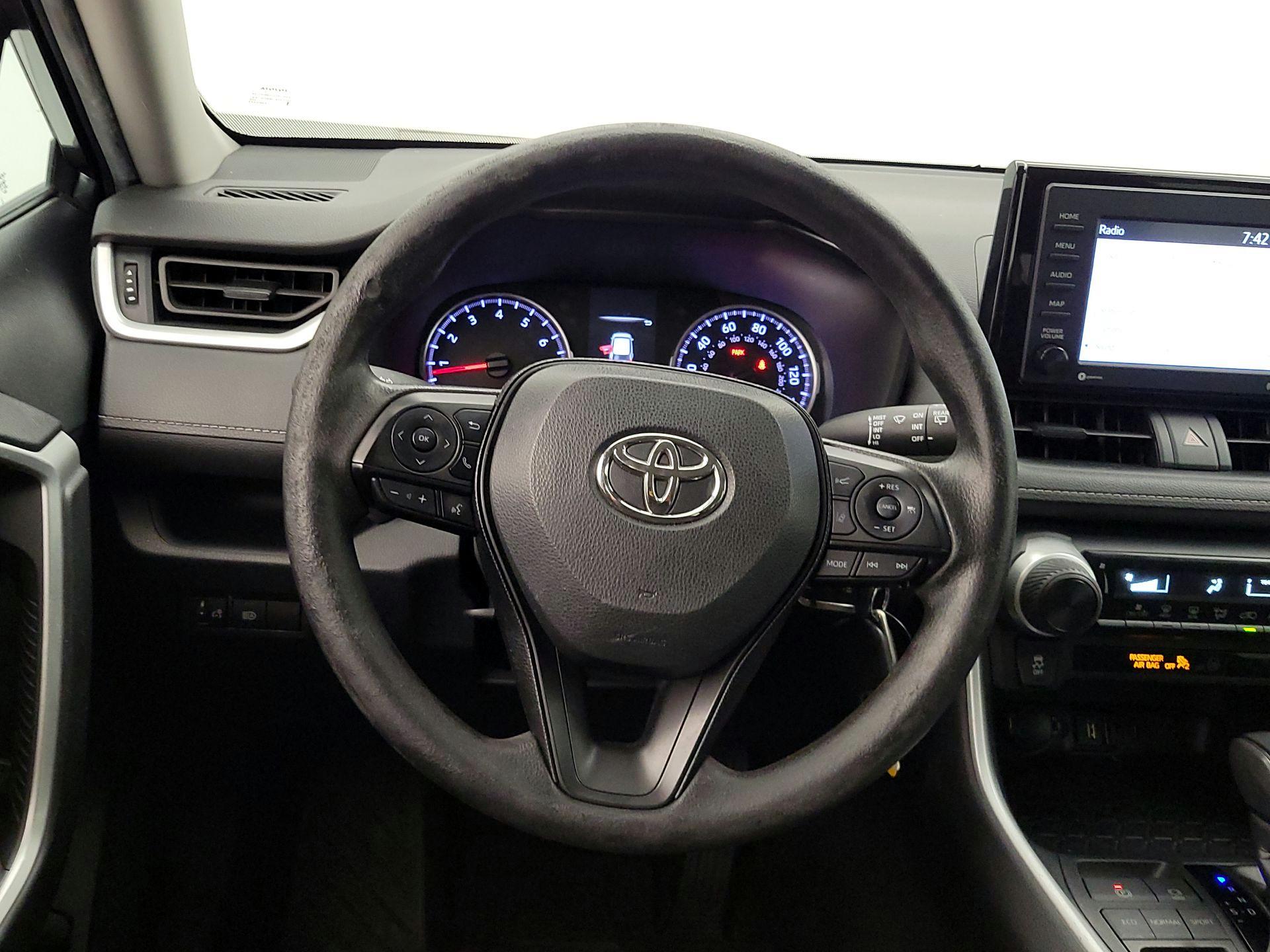 Thumbnail: 2020 Toyota RAV4 - 10