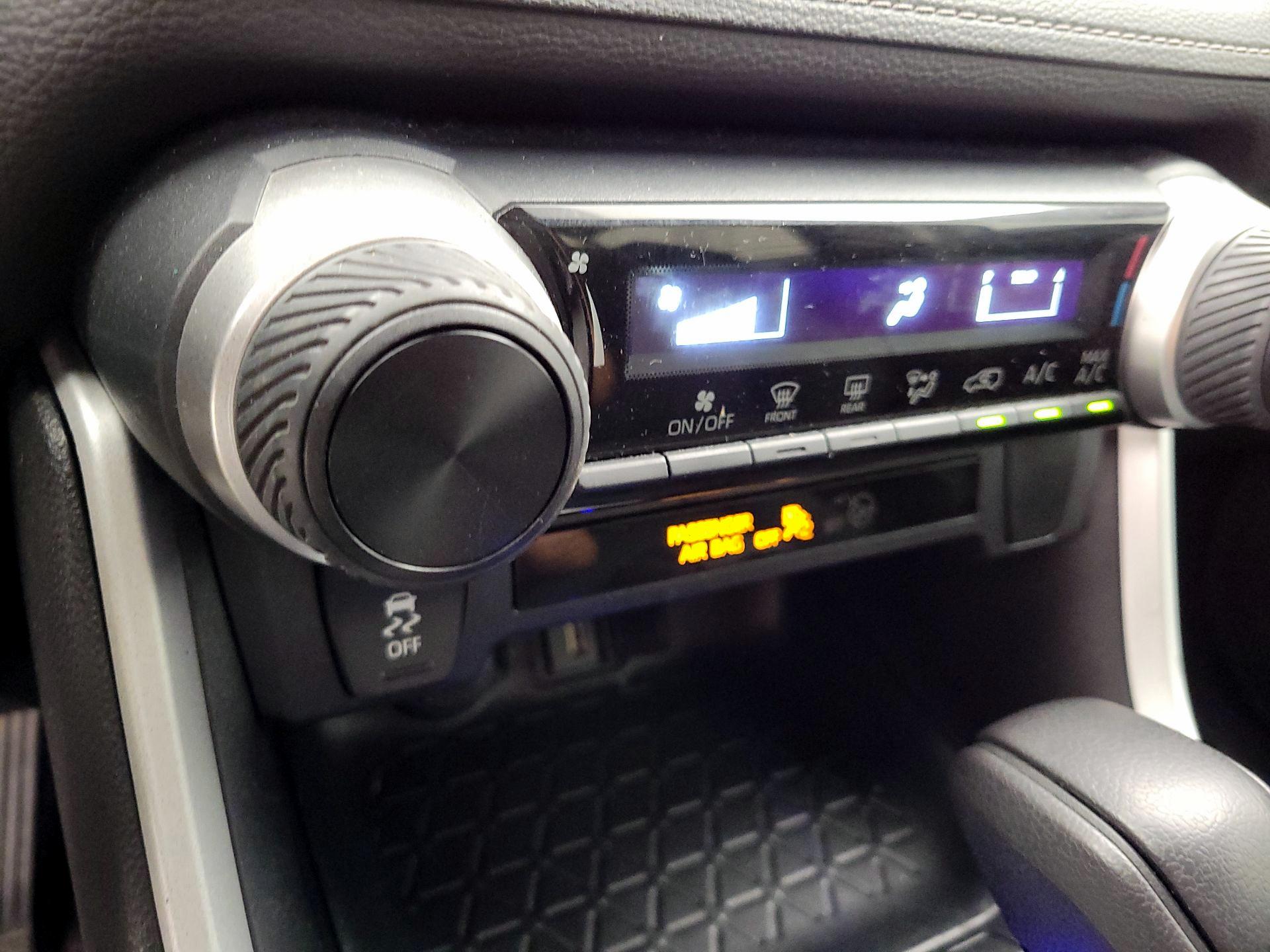 Thumbnail: 2020 Toyota RAV4 - 16