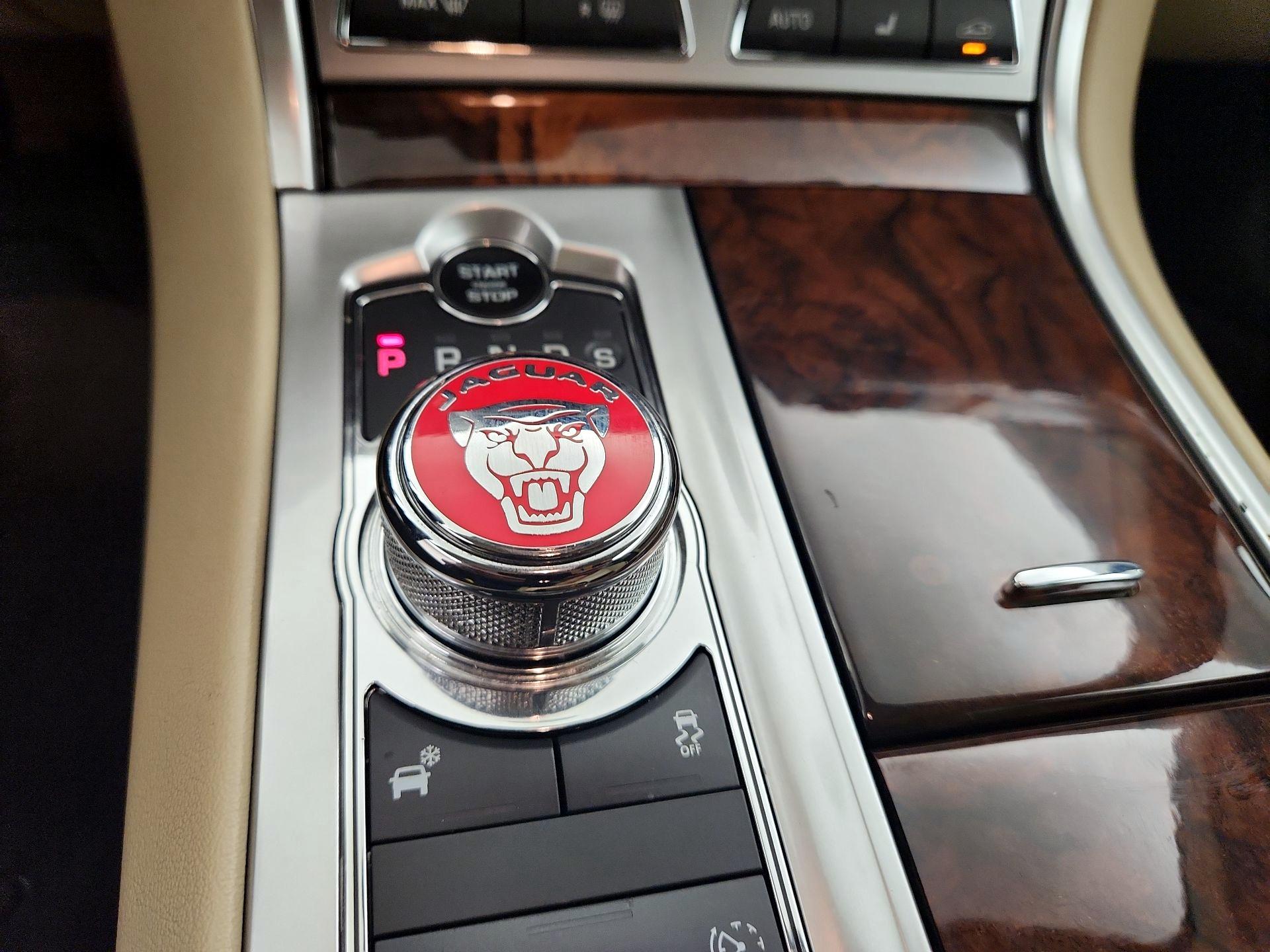 Thumbnail: 2015 Jaguar XF - 17