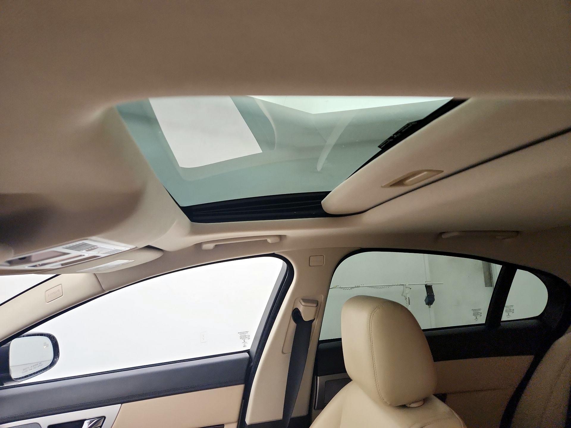 Thumbnail: 2015 Jaguar XF - 19