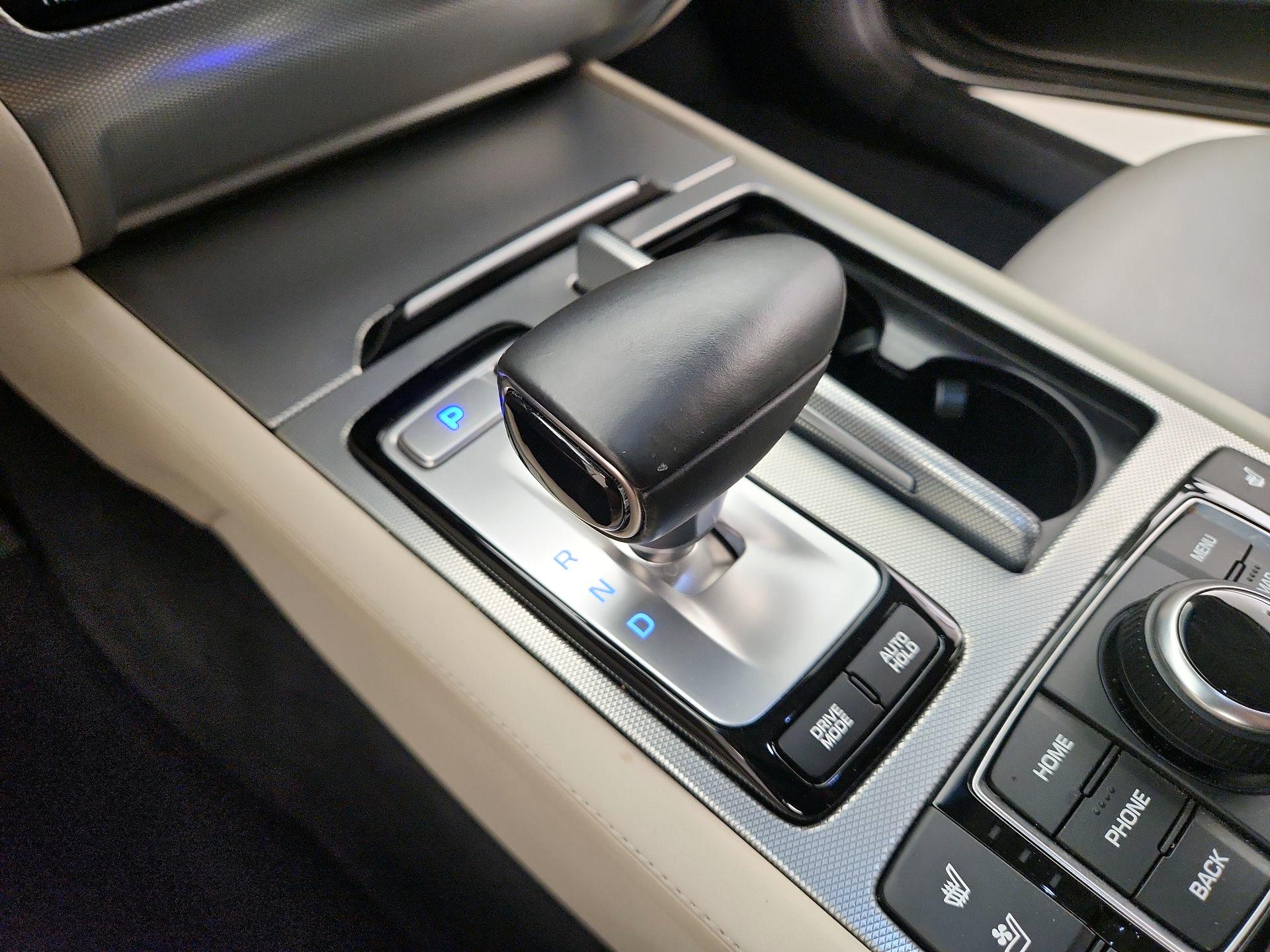 Thumbnail: 2018 Genesis G80 - 18