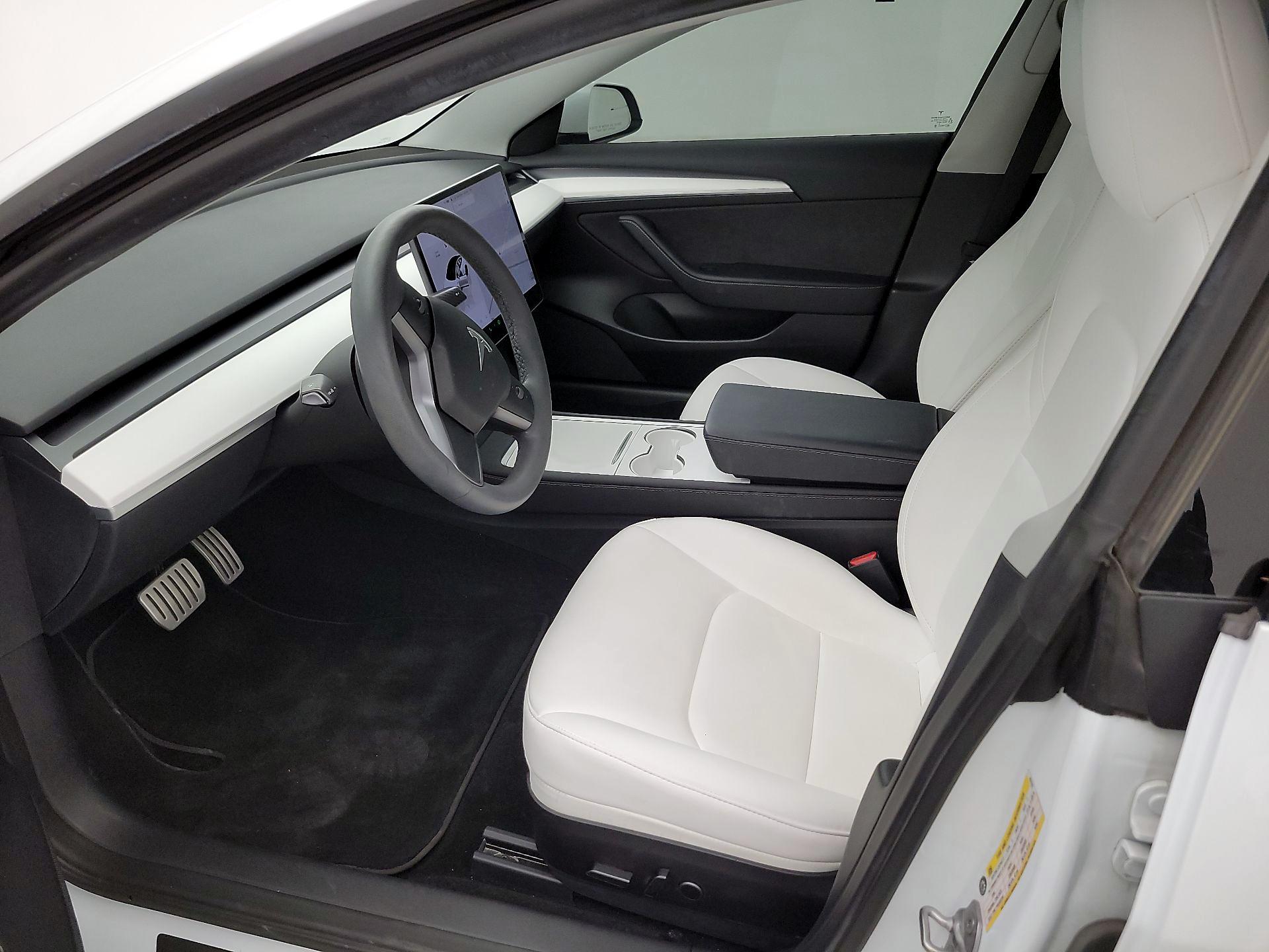 Thumbnail: 2023 Tesla Model 3 - 11