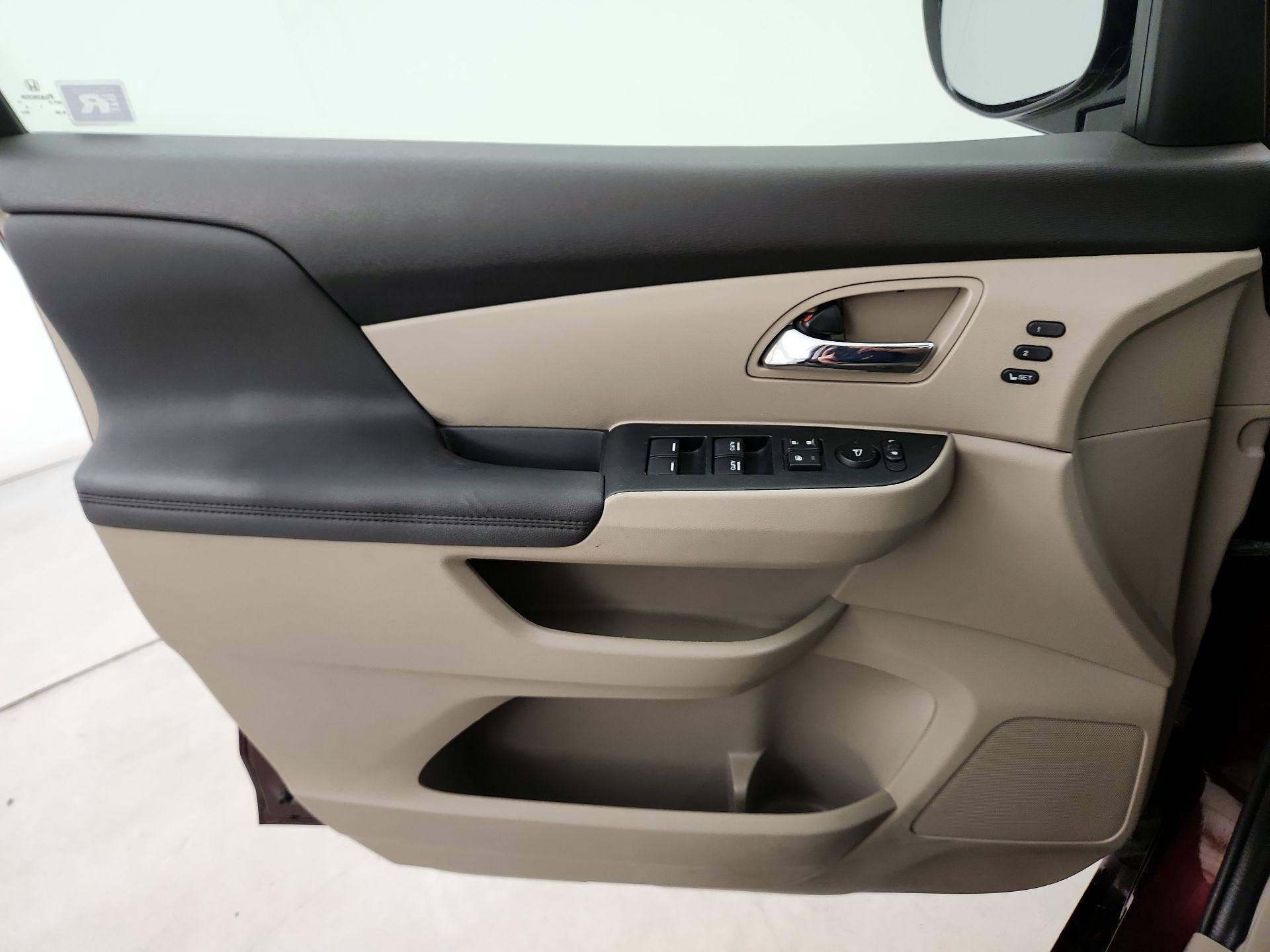 Thumbnail: 2015 Honda Odyssey - 12