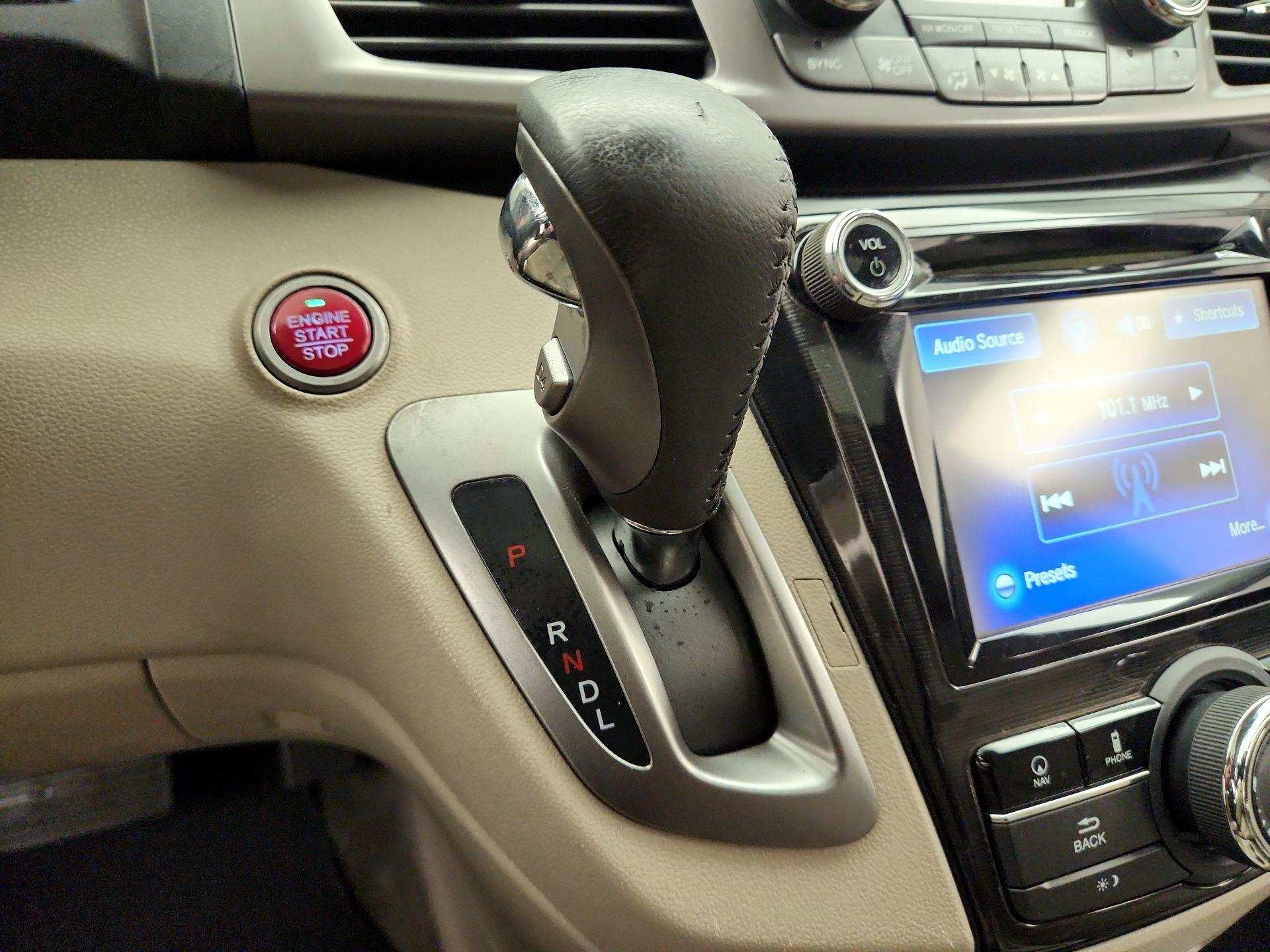 Thumbnail: 2015 Honda Odyssey - 18
