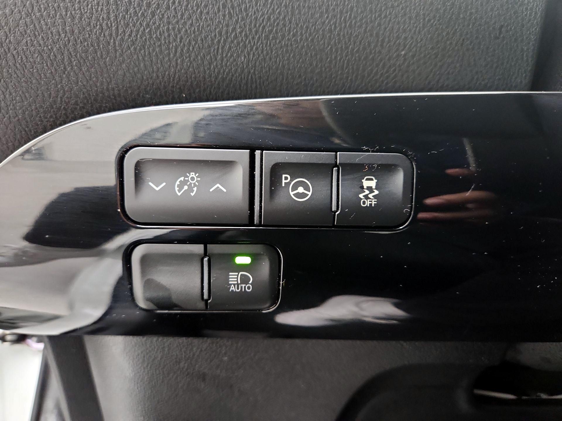 Thumbnail: 2018 Toyota Prius - 13
