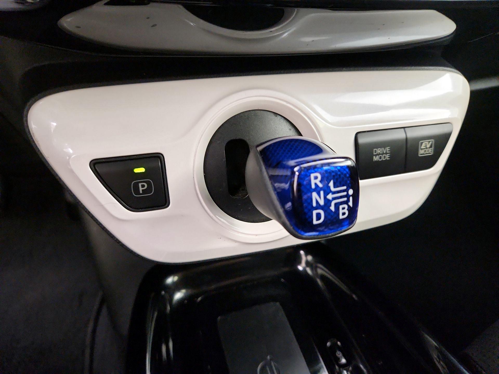Thumbnail: 2018 Toyota Prius - 18