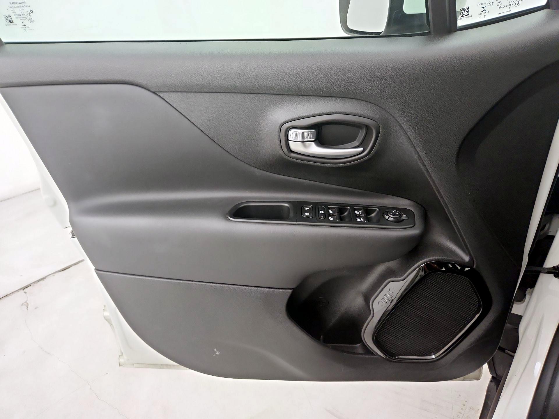 Thumbnail: 2017 Jeep Renegade - 12