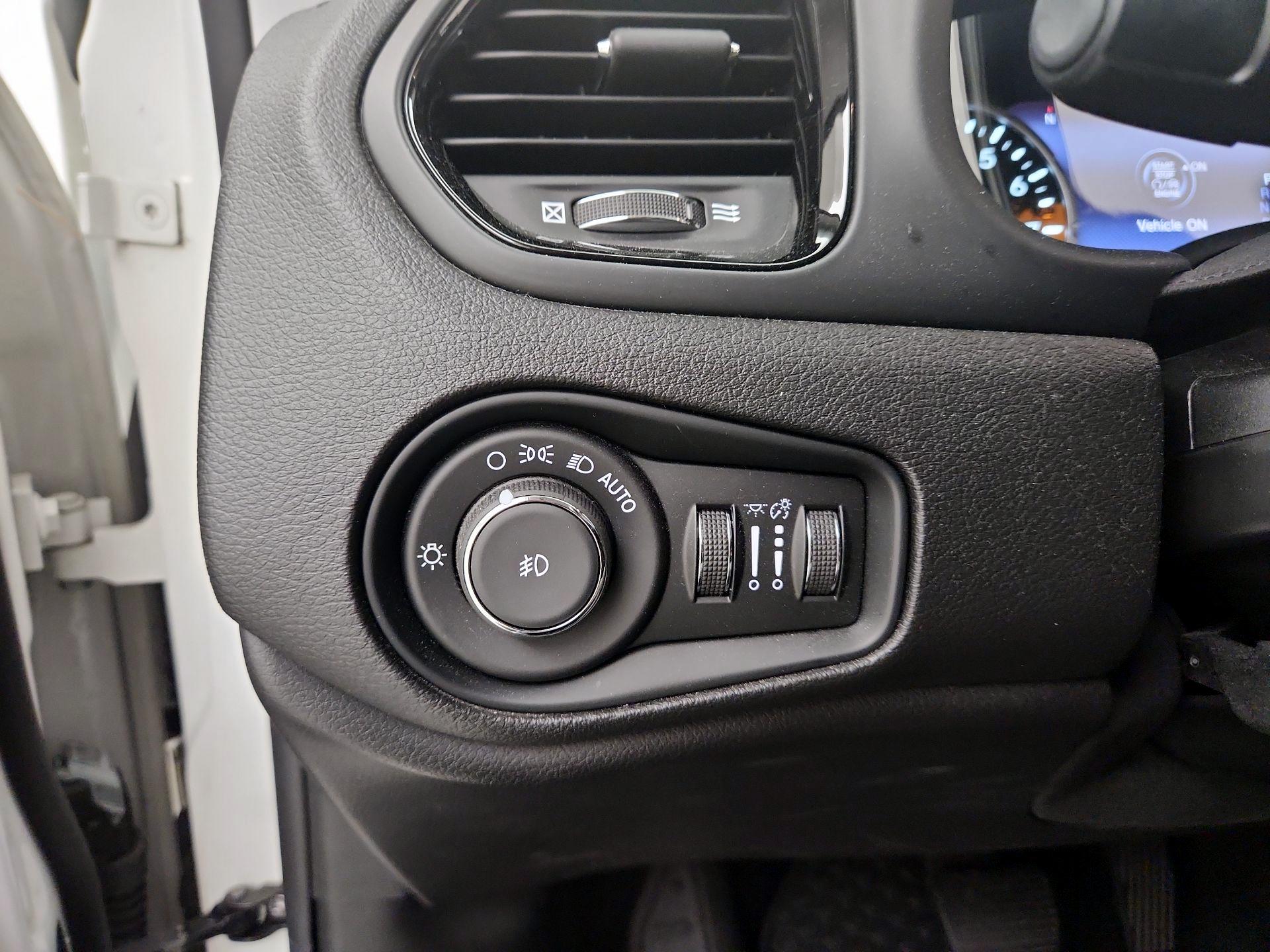Thumbnail: 2017 Jeep Renegade - 13