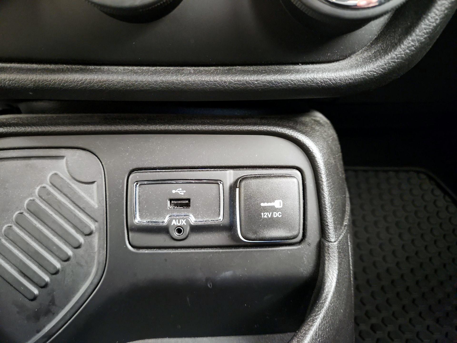 Thumbnail: 2017 Jeep Renegade - 19
